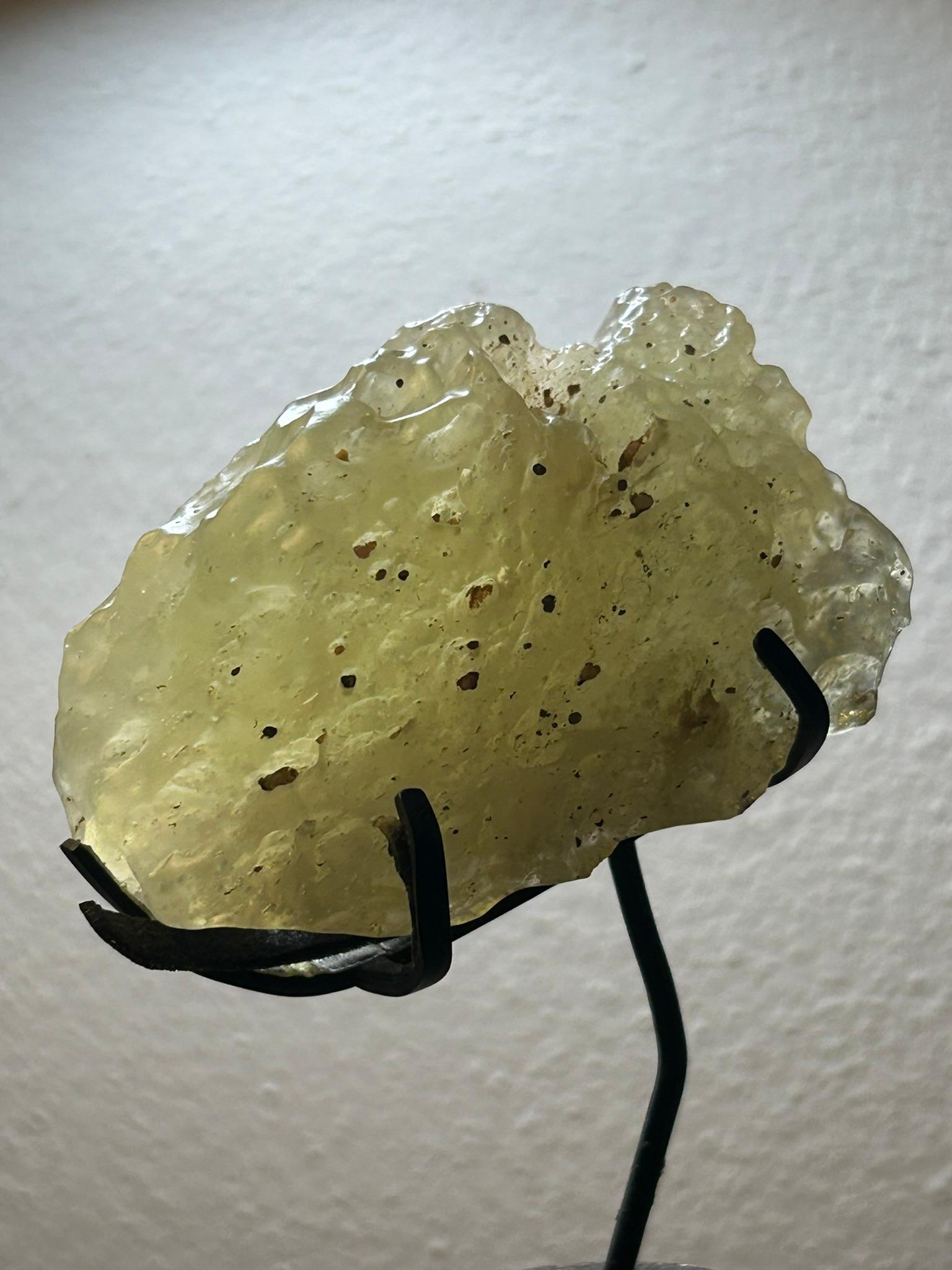 Frammento di Libyan Desert Glass - base anticata in Teca - Egitto/Libia ~29 mil im Angebot 7