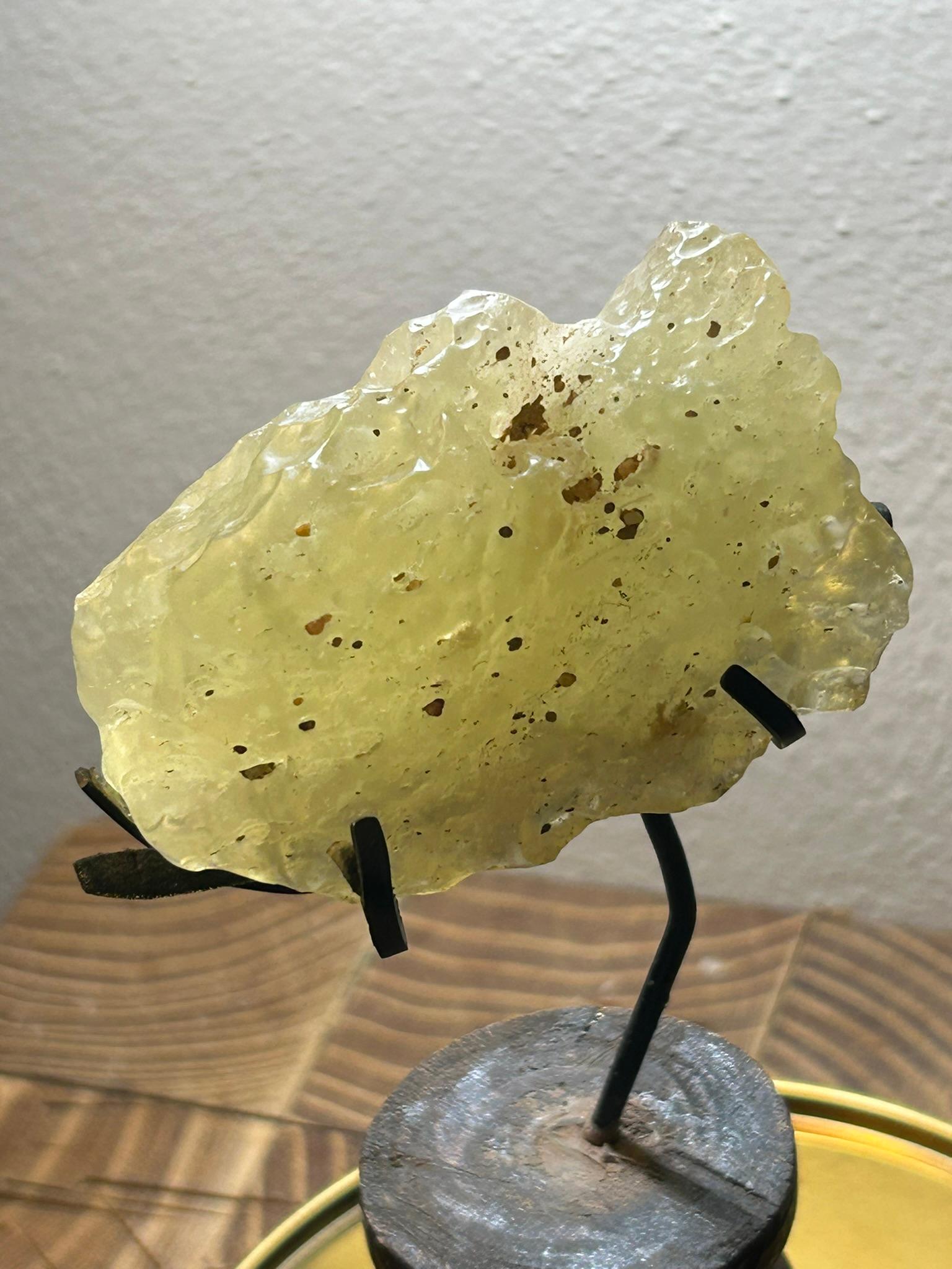 Frammento di Libyan Desert Glass - base anticata in Teca - Egitto/Libia ~29 mil im Angebot 8