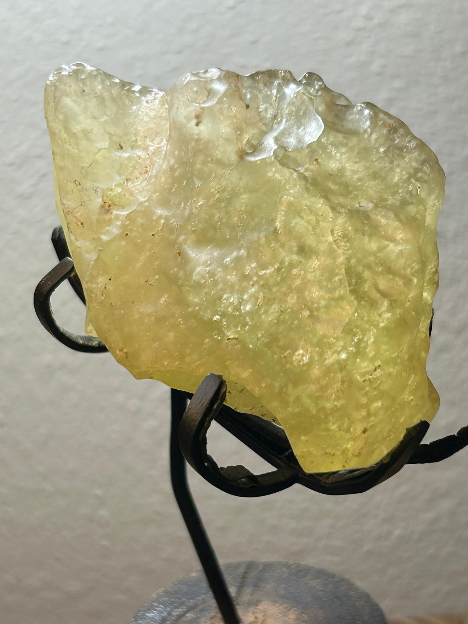 Frammento di Libyan Desert Glass - base anticata in Teca - Egitto/Libia ~29 mil im Angebot 4
