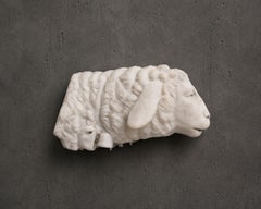 Fragment de marbre représentant un agneau – XVIIe siècle. Toscane