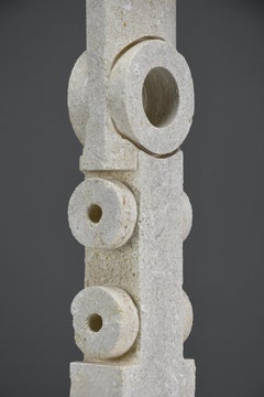 « Frammento » — Sculpture totémique postmoderne en Pietra di Vicenza