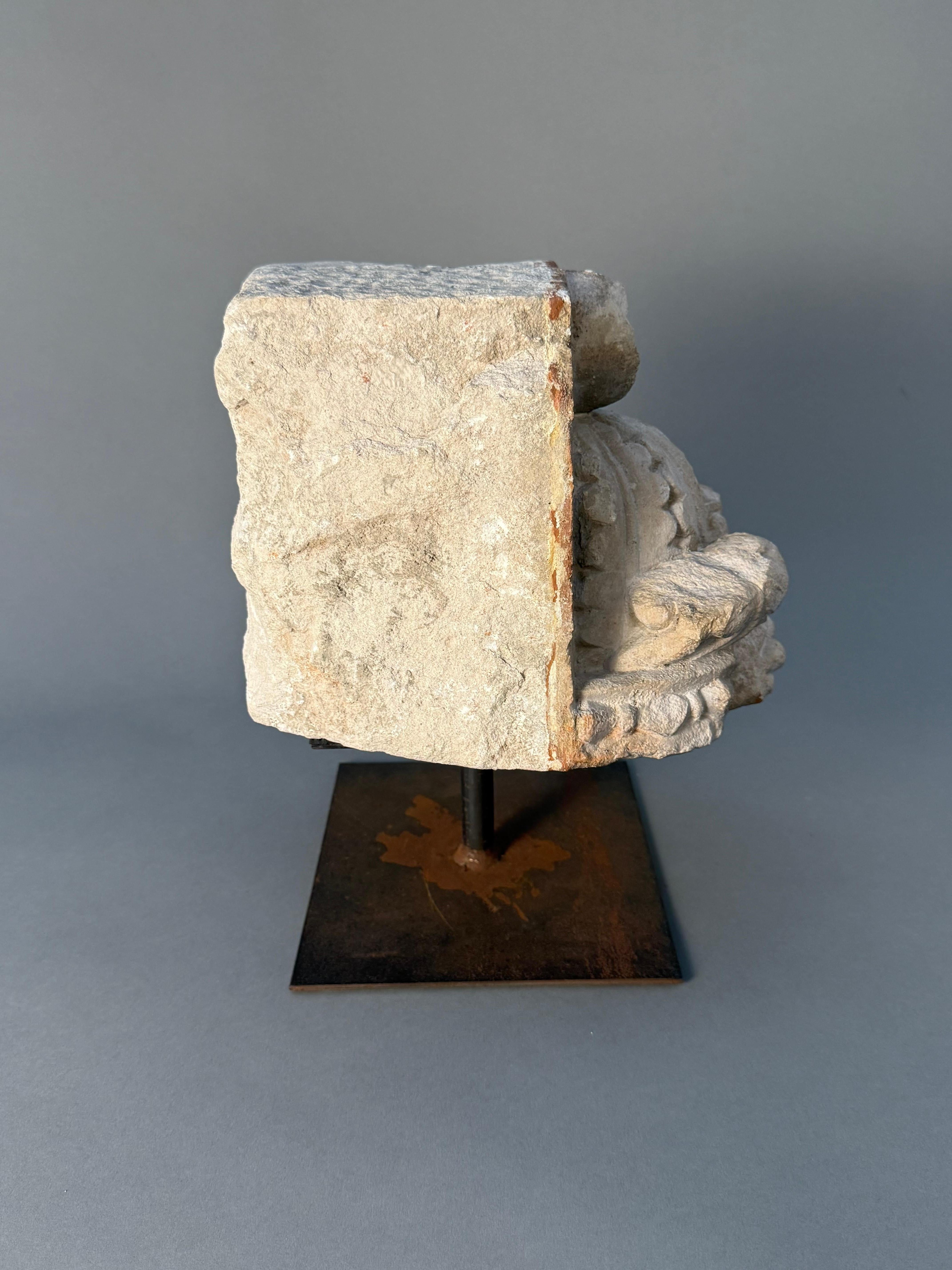 Frammento scultoreo in pietra - seconda metà del XV secolo in vendita 4