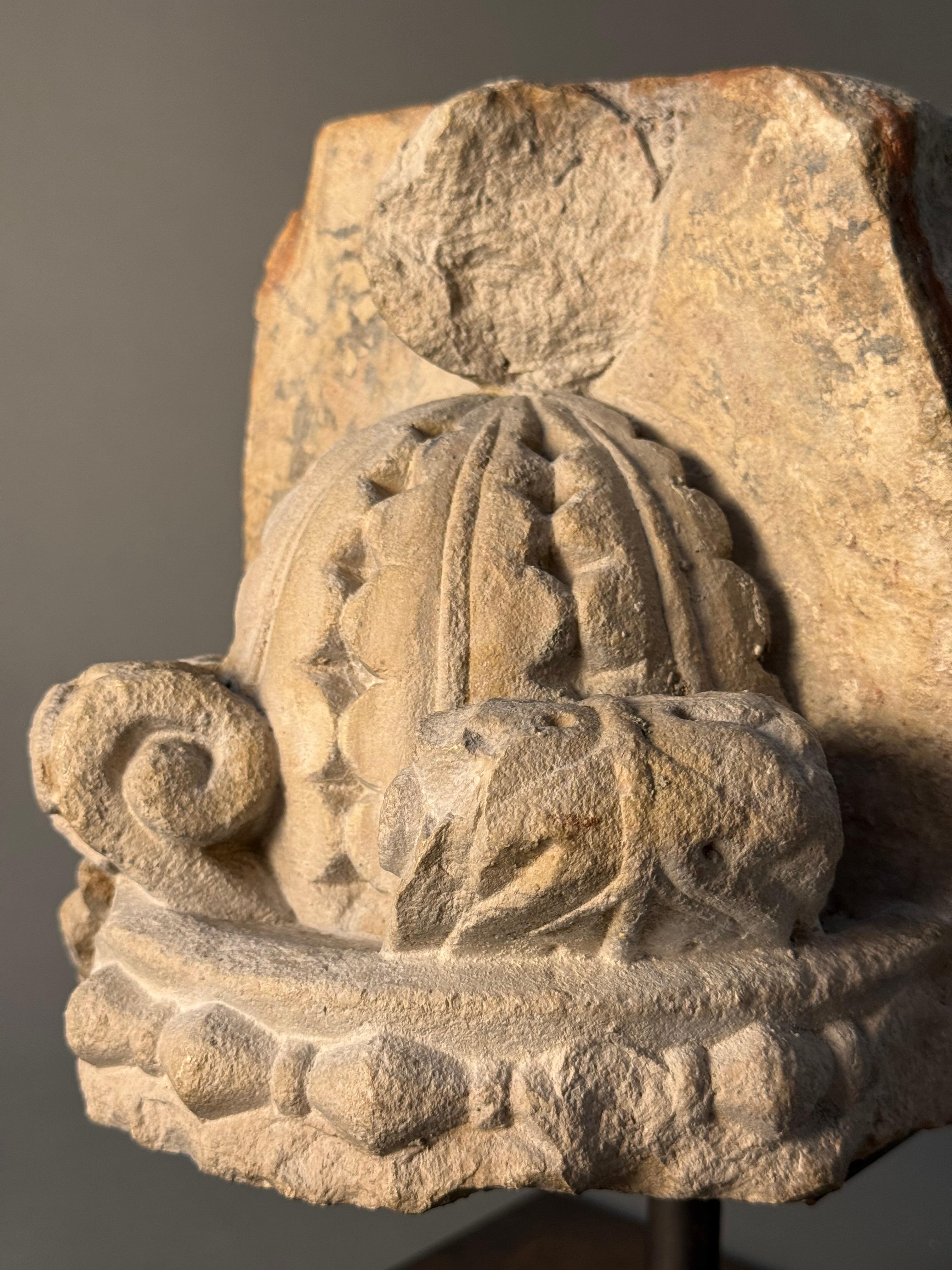 Frammento scultoreo in pietra - seconda metà del XV secolo in vendita 5