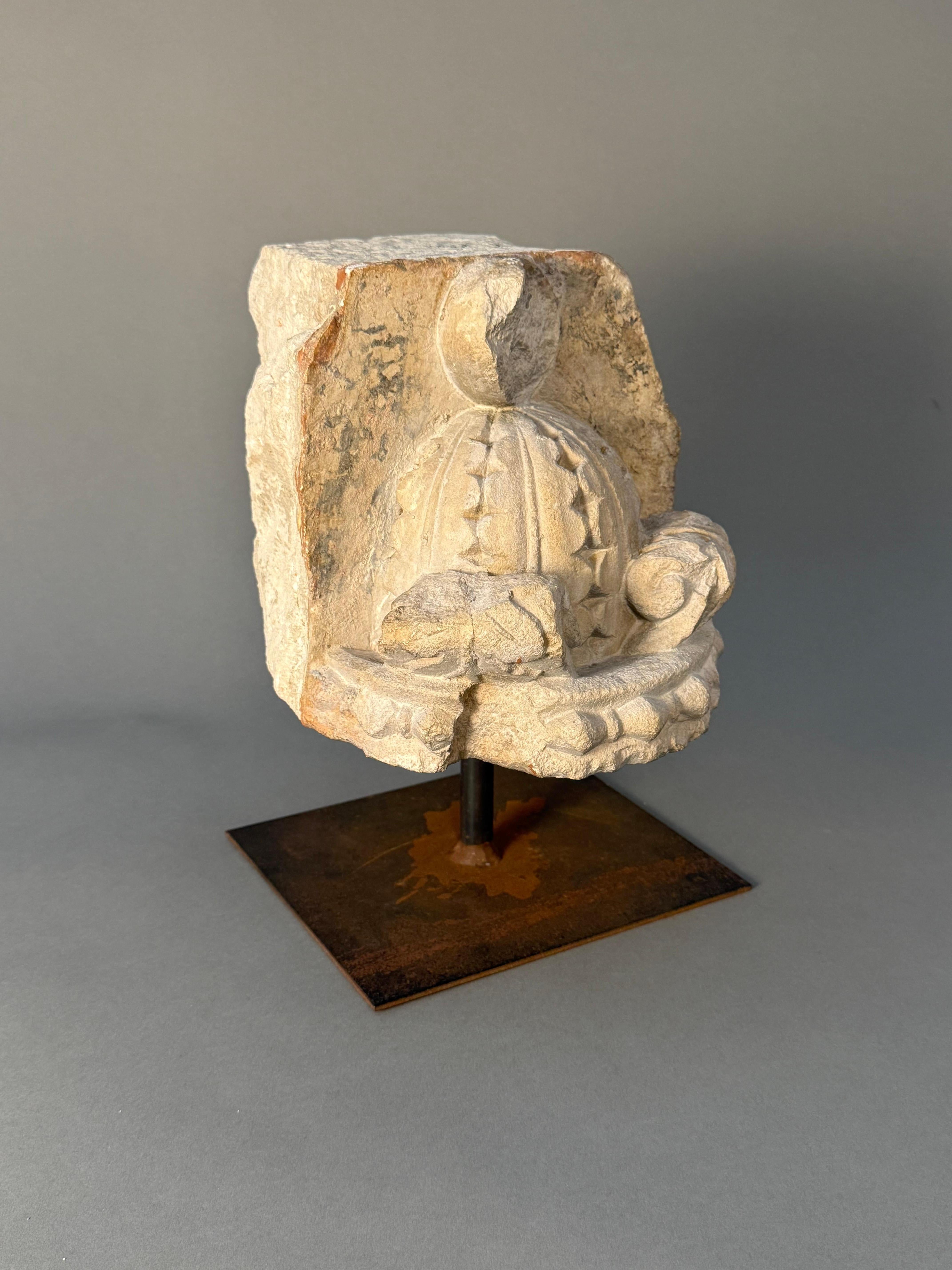 Frammento scultoreo in pietra - seconda metà del XV secolo in vendita 1