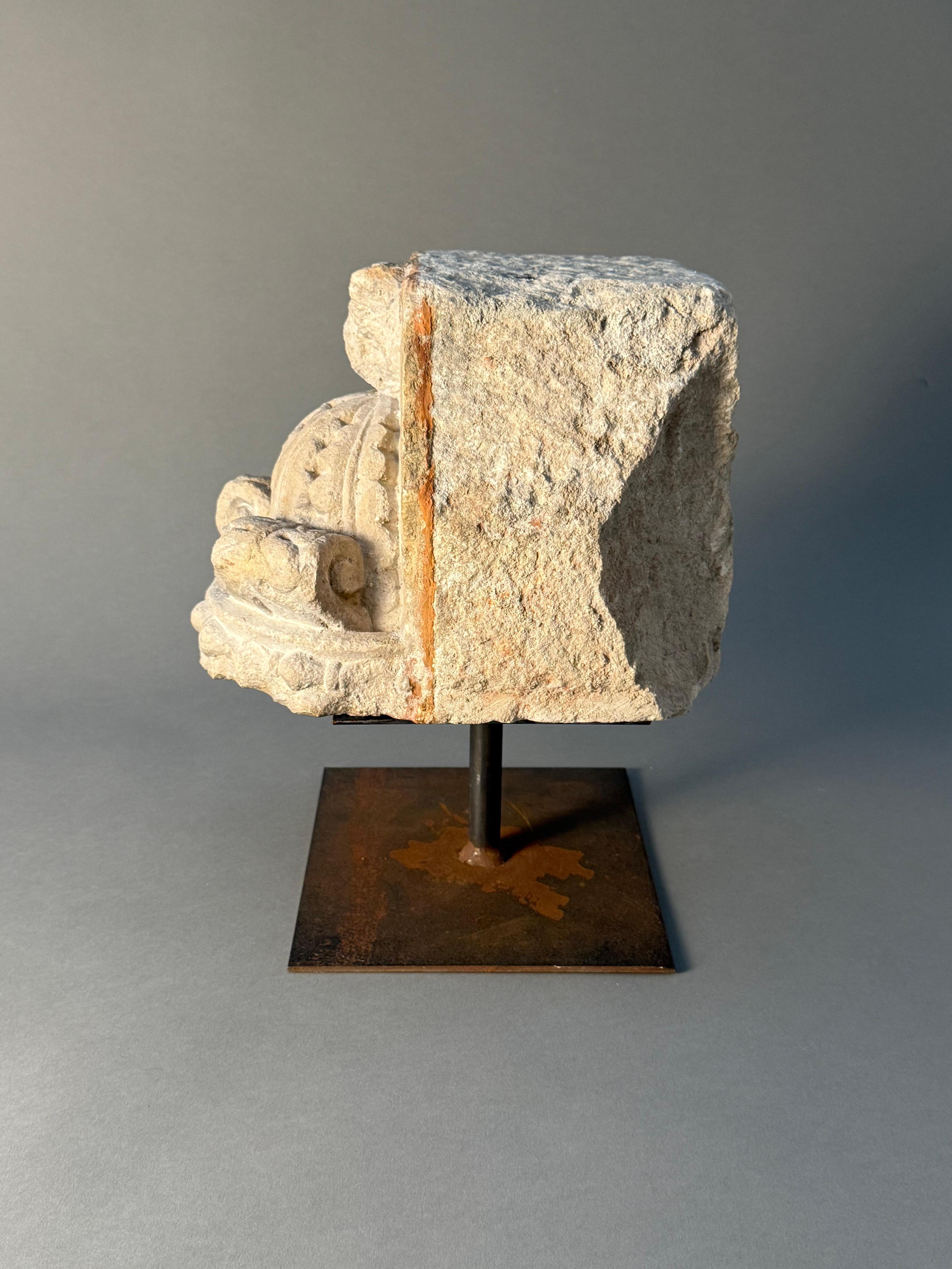 Frammento scultoreo in pietra - seconda metà del XV secolo in vendita 3