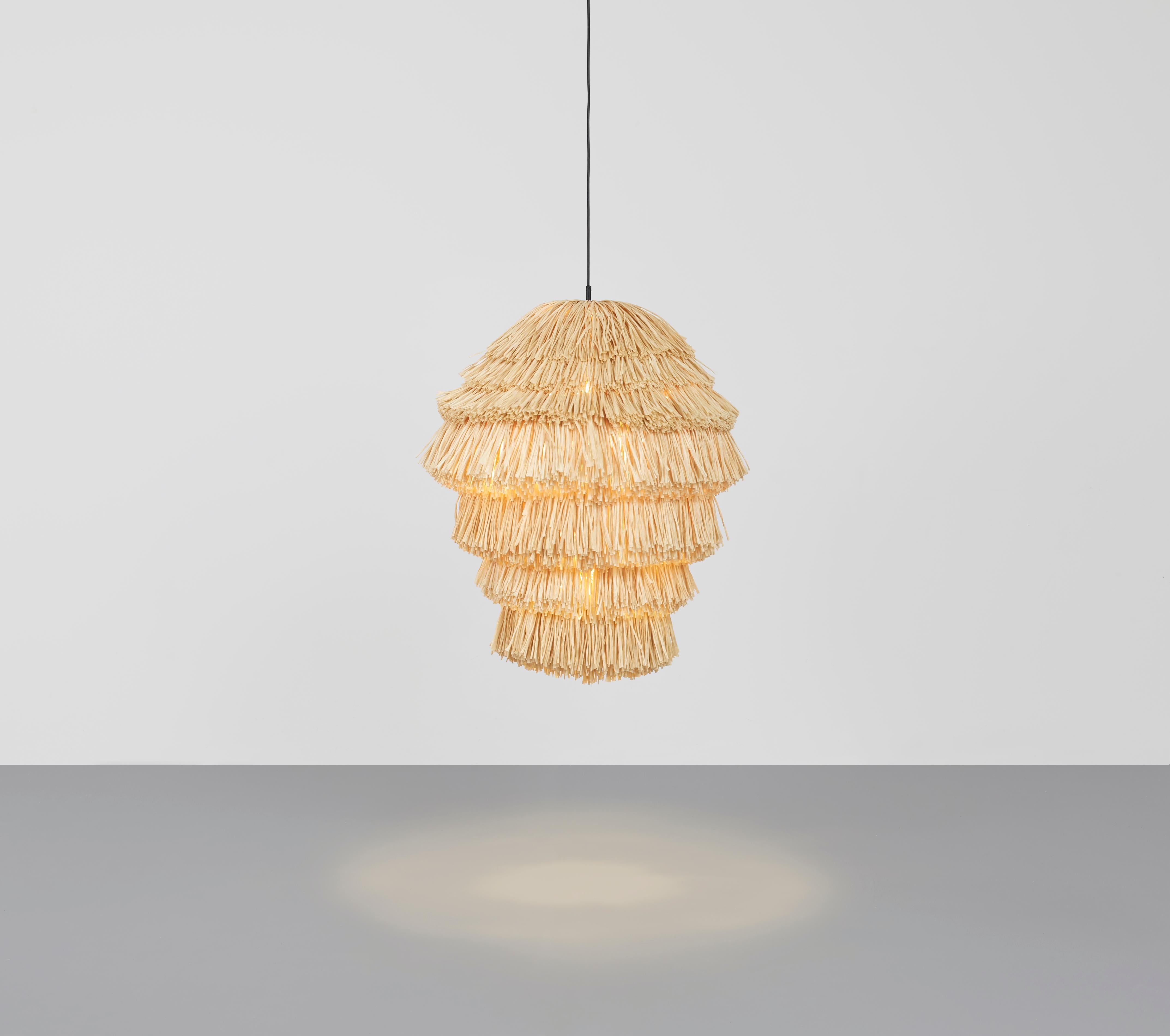 With their bulky silhouette and rustling fringes, the Fran lights are reminiscent of a piñata. While their cable becomes the suspension string, their fluttering body is made of high-quality rayon, a viscose fiber based on cellulose. The fringe