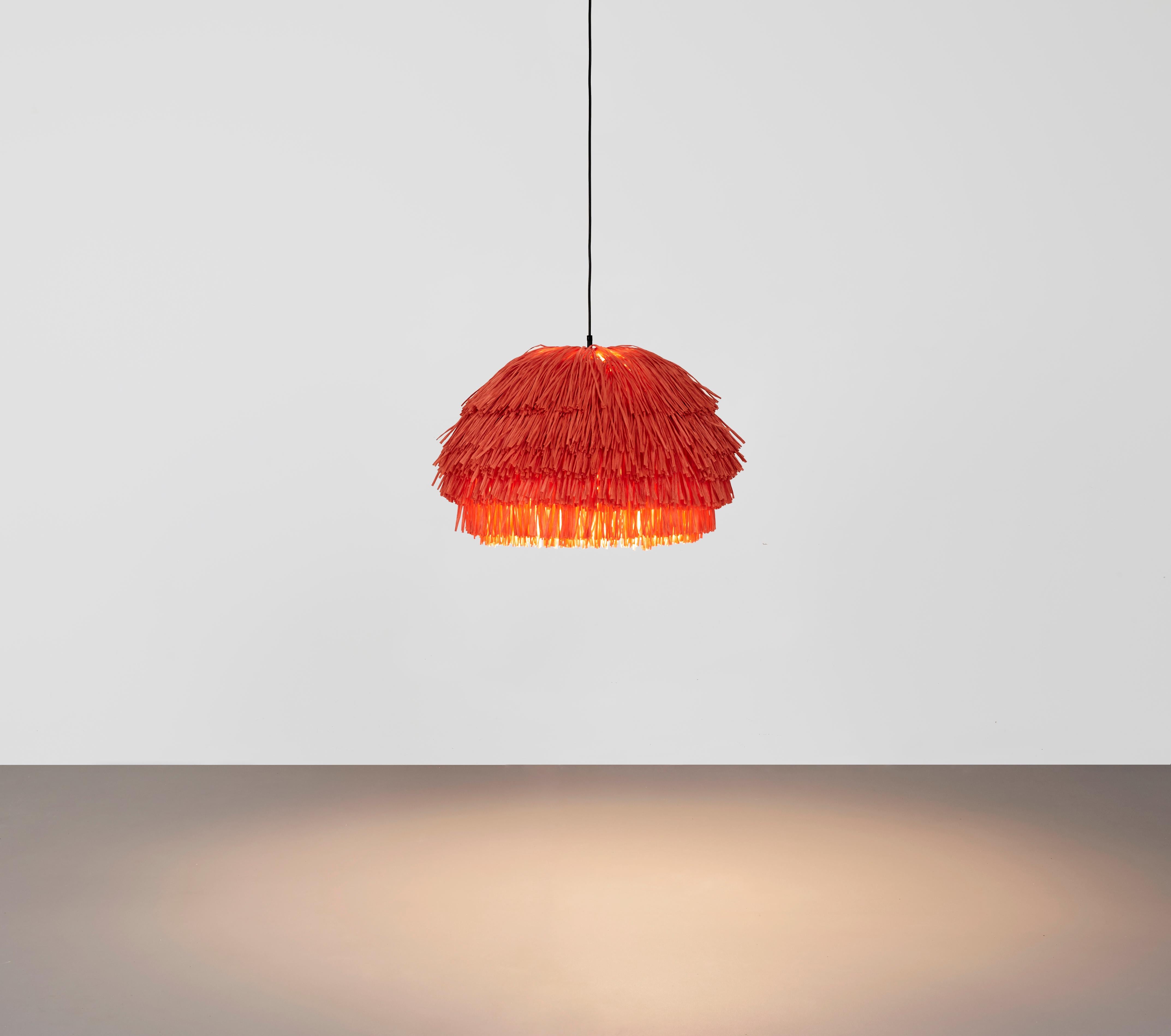 With their bulky silhouette and rustling fringes, the Fran lights are reminiscent of a piñata. While their cable becomes the suspension string, their fluttering body is made of high-quality rayon, a viscose fiber based on cellulose. The fringe