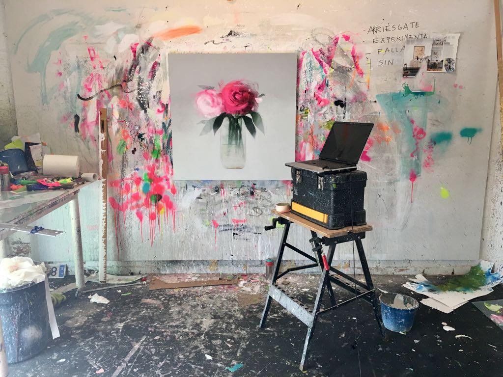 Strange Tracey se enorgullece de ser el agente exclusivo de Fran Mora en el Reino Unido.
 
Nacido en Huelva, en el sur de España, en 1979, Mora estudió en la Escuela de Bellas Artes de Sevilla, donde se especializó en pintura.
 
Esta obra actual