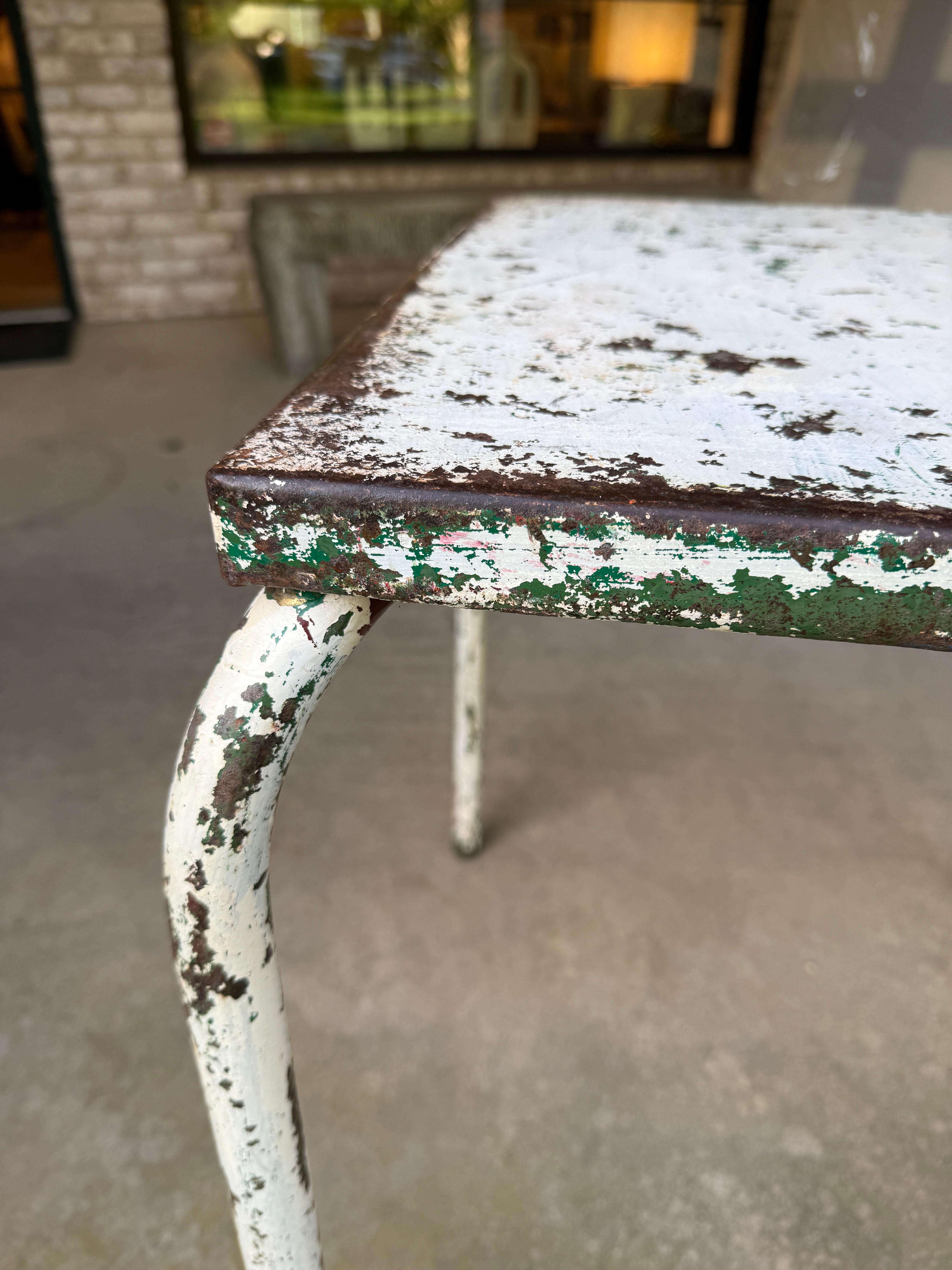 Français France 1950 - Table en métal peint Xavier Pauchard en vente