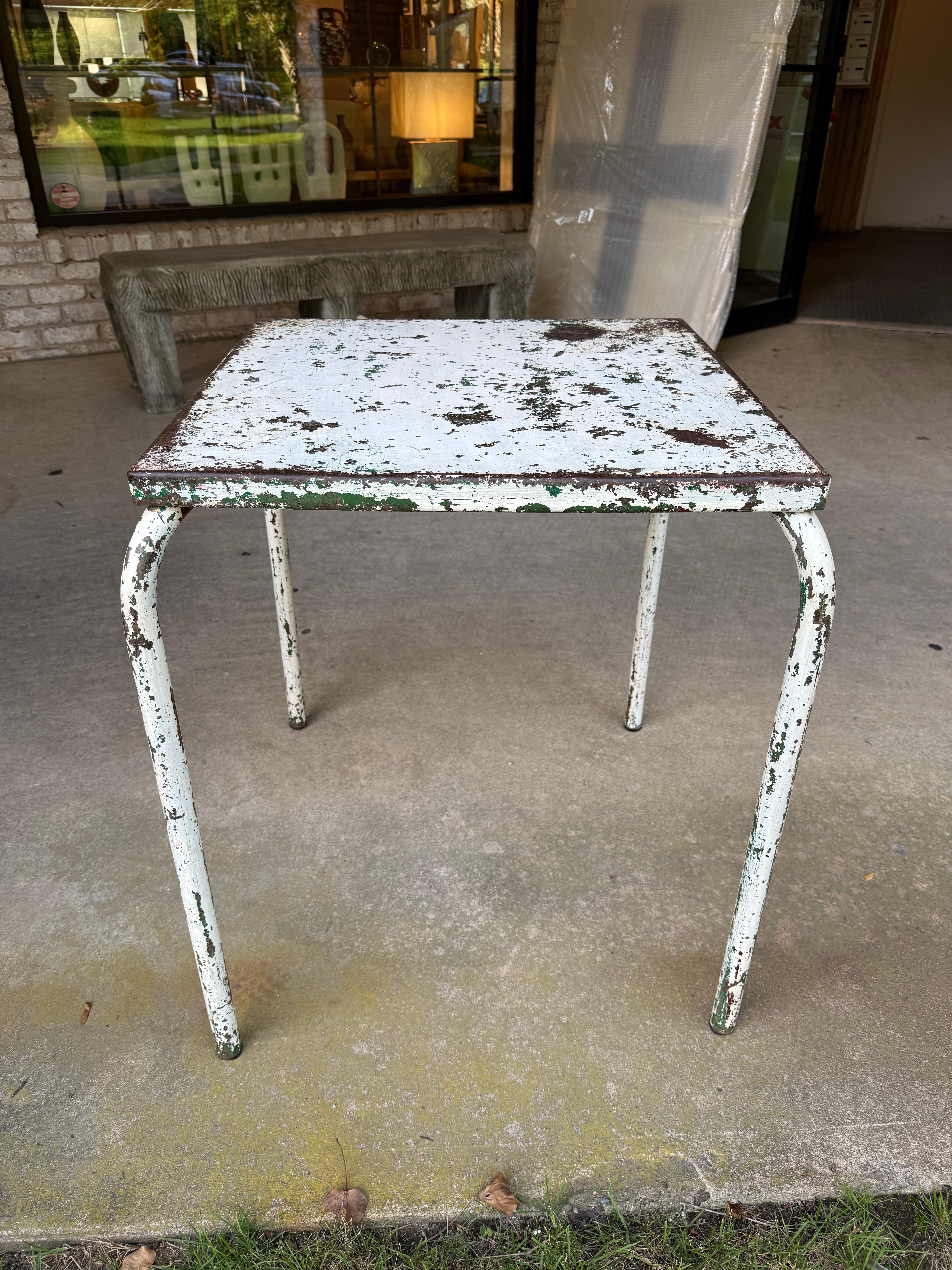 Milieu du XXe siècle France 1950 - Table en métal peint Xavier Pauchard en vente