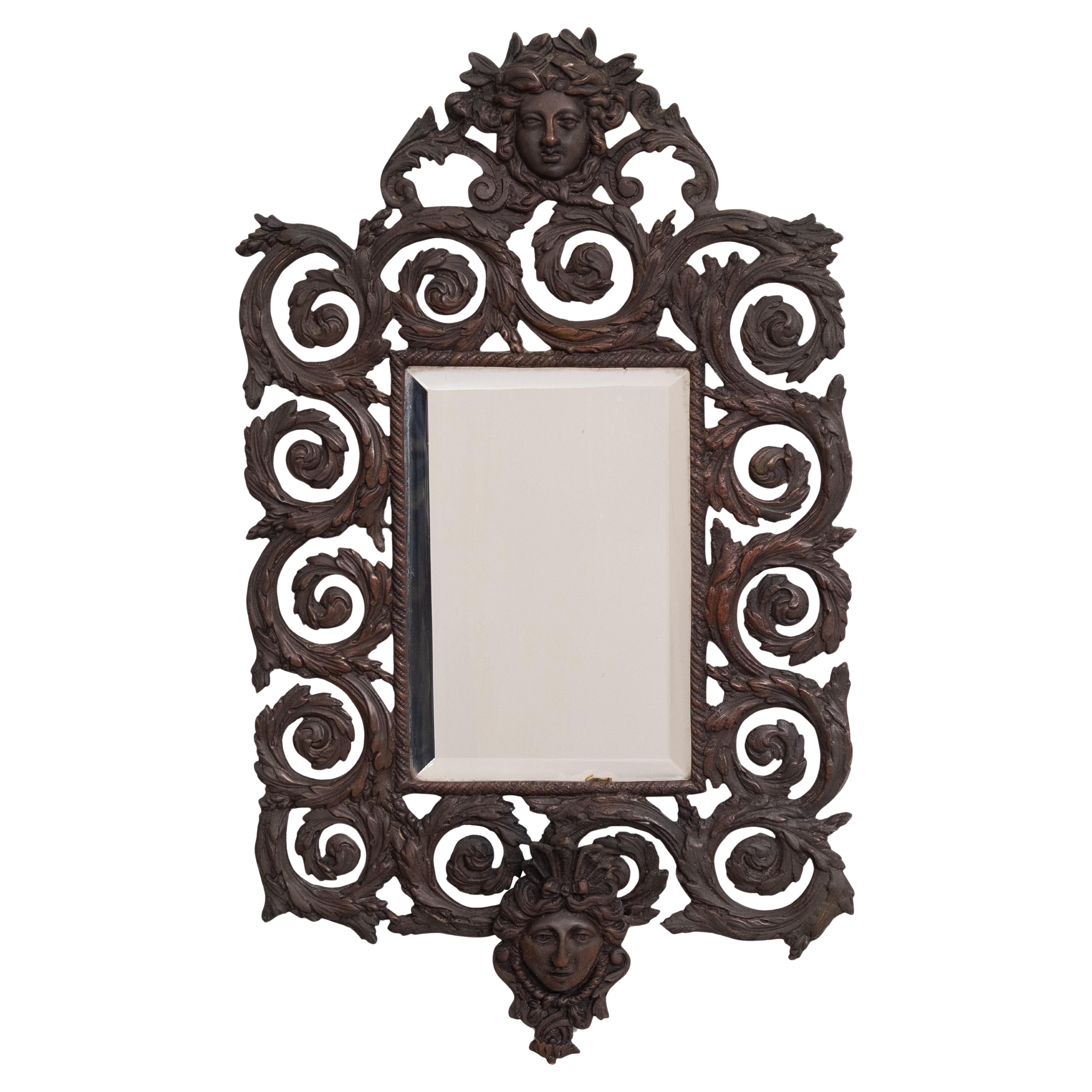 Antiker französischer Wandspiegel mit Frauenkopf aus Bronzeguss im Angebot