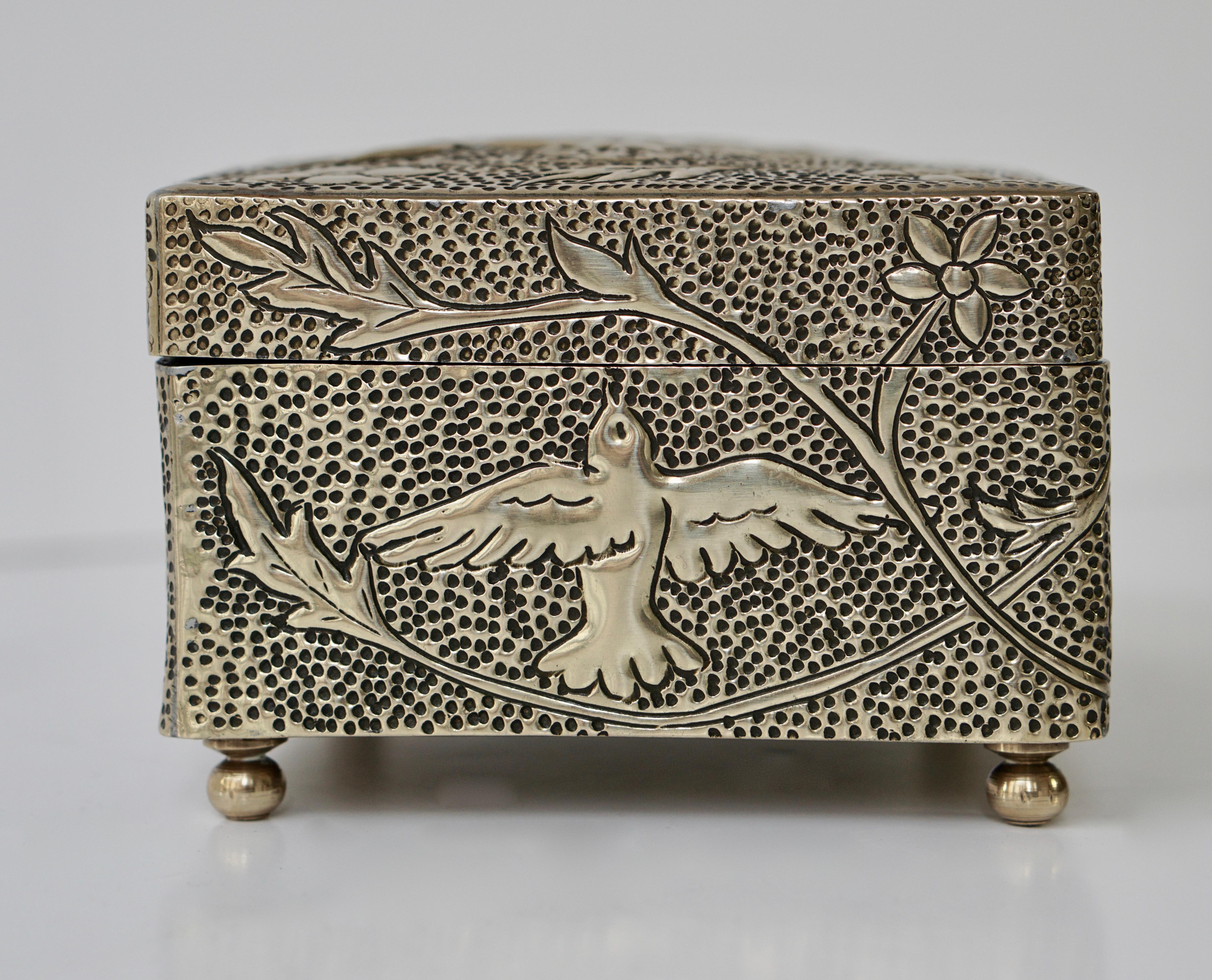 France Art Nouveau Silvered Jewelry Box Casket, circa 1900 For Sale 2