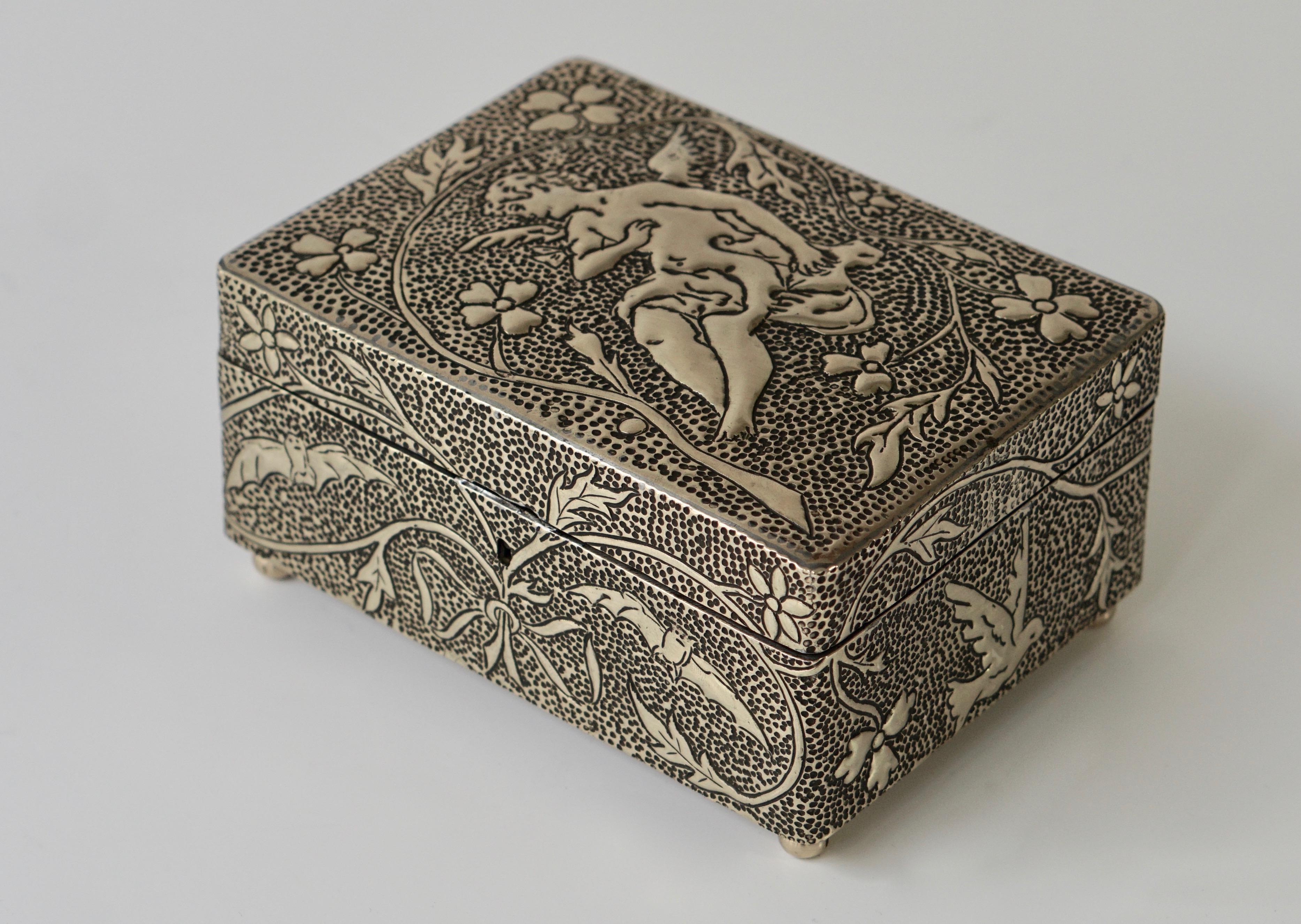 France Art Nouveau Silvered Jewelry Box Casket, circa 1900 In Good Condition For Sale In Antwerp, BE