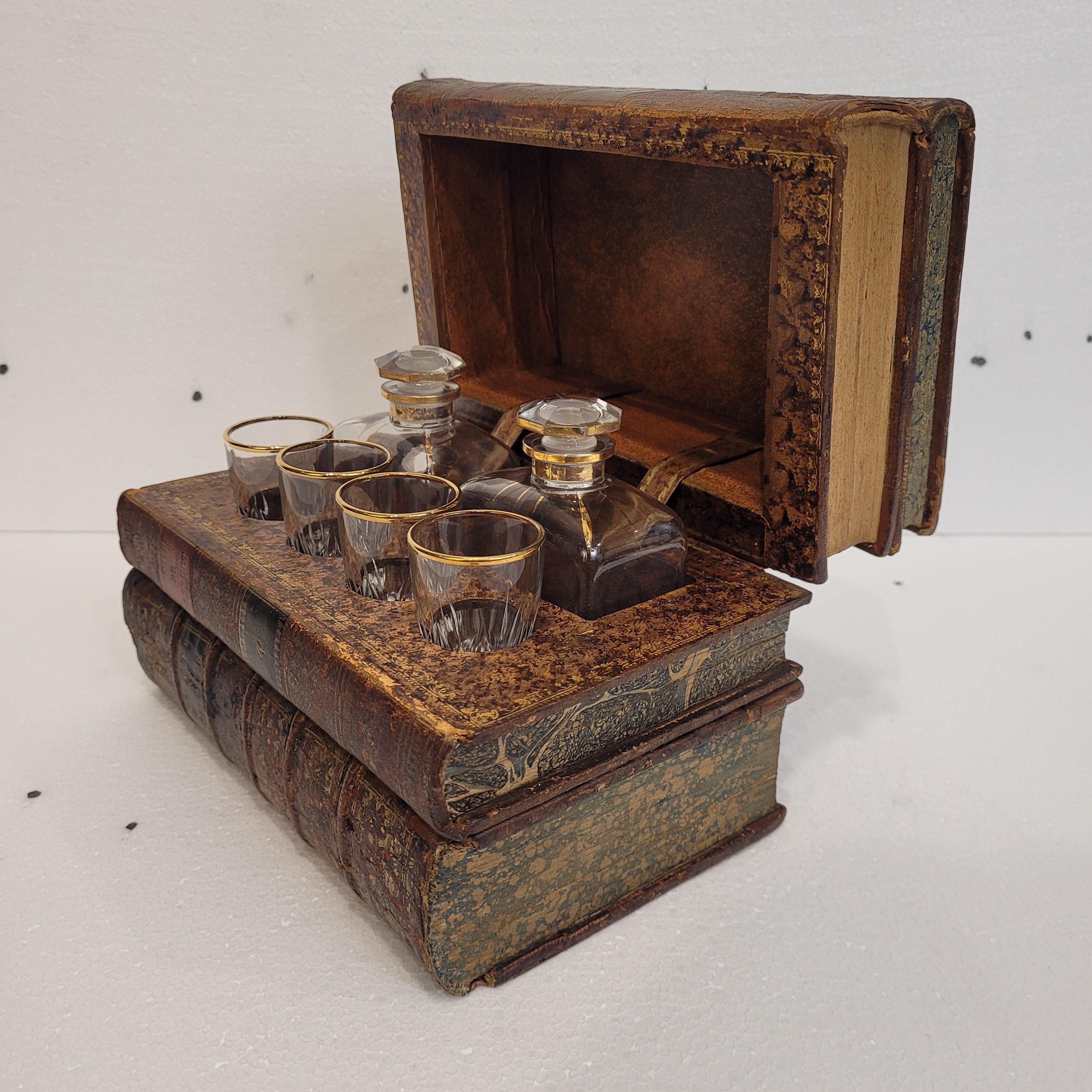 France box in the shape of books or Tantalo books Liquor set - leather For Sale 5