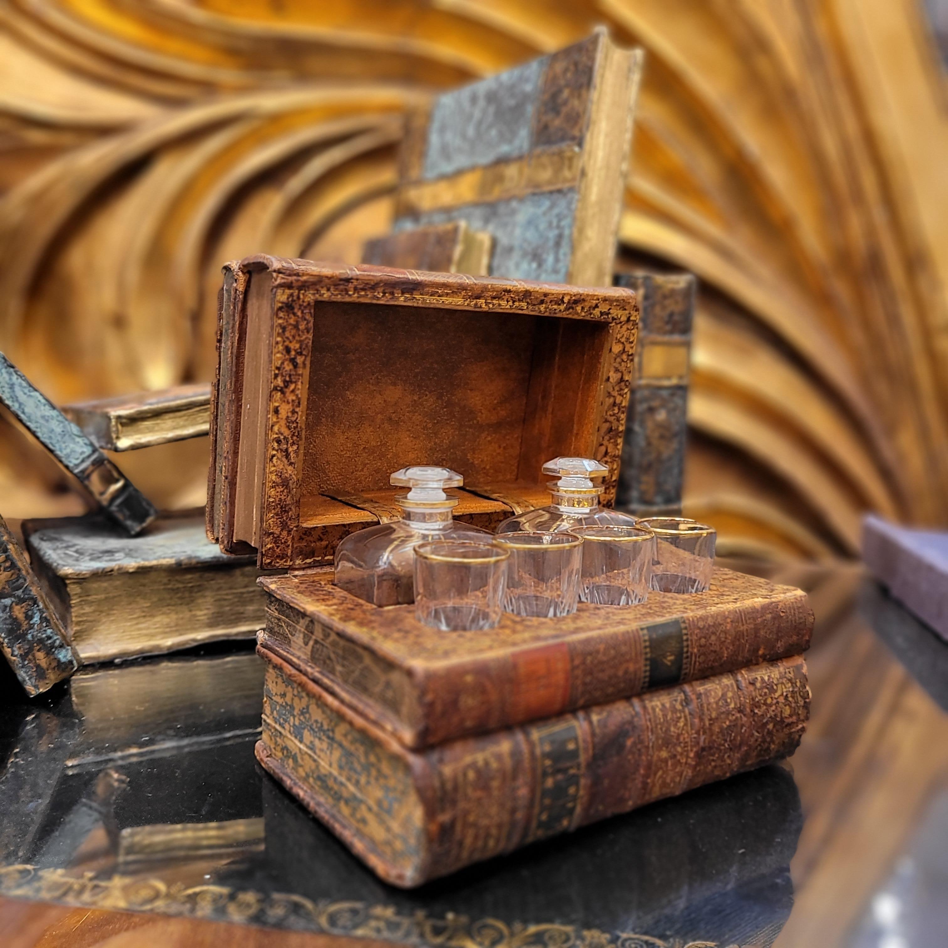 France box in the shape of books or Tantalo books Liquor set - leather For Sale 10