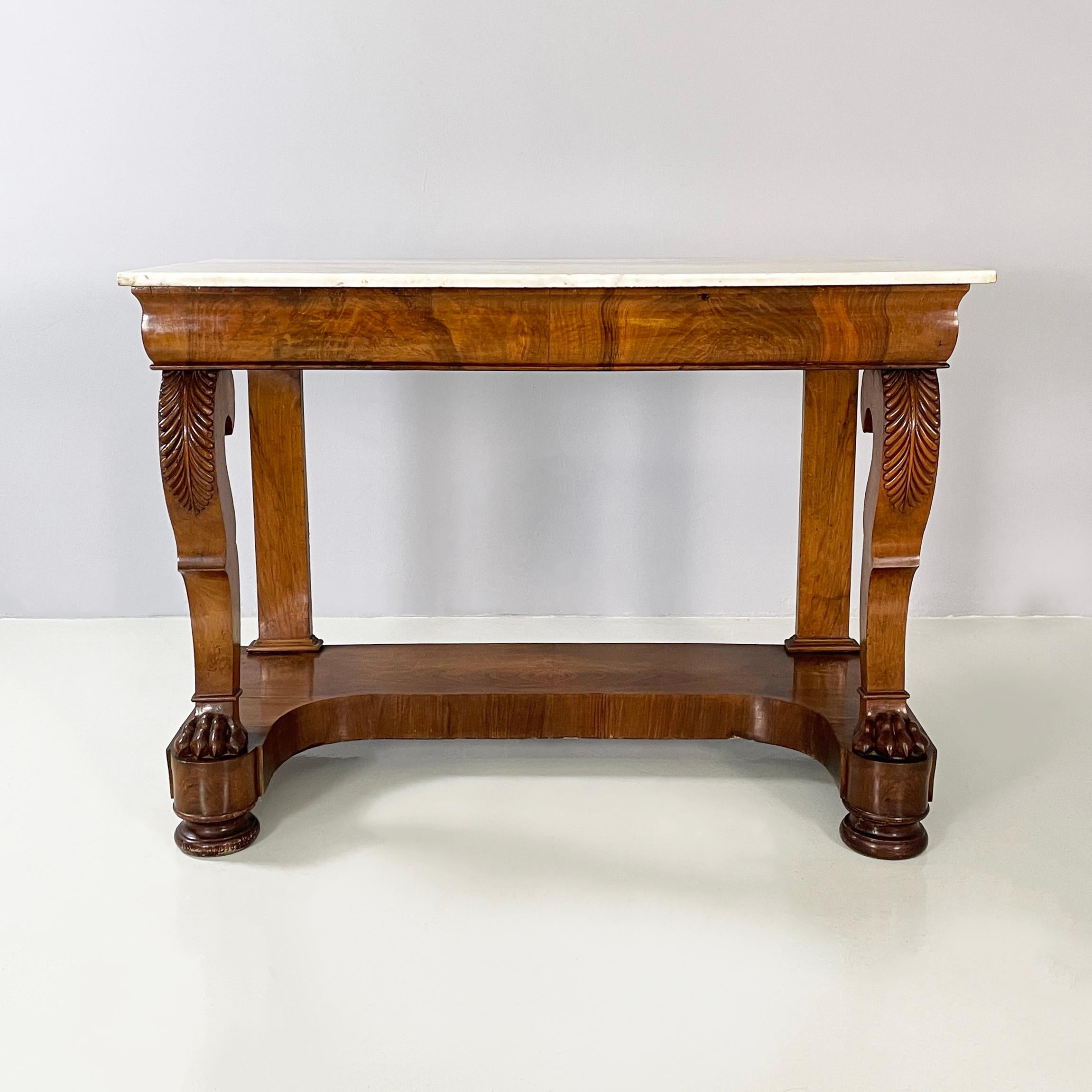 Italian Carlo X Wall console in white marble and wood, early 1800s
Wall console with rectangular top in white marble and structure in walnut veneered wood. The two front legs follow sinuous and curved lines with decorations and lion's paw feet,