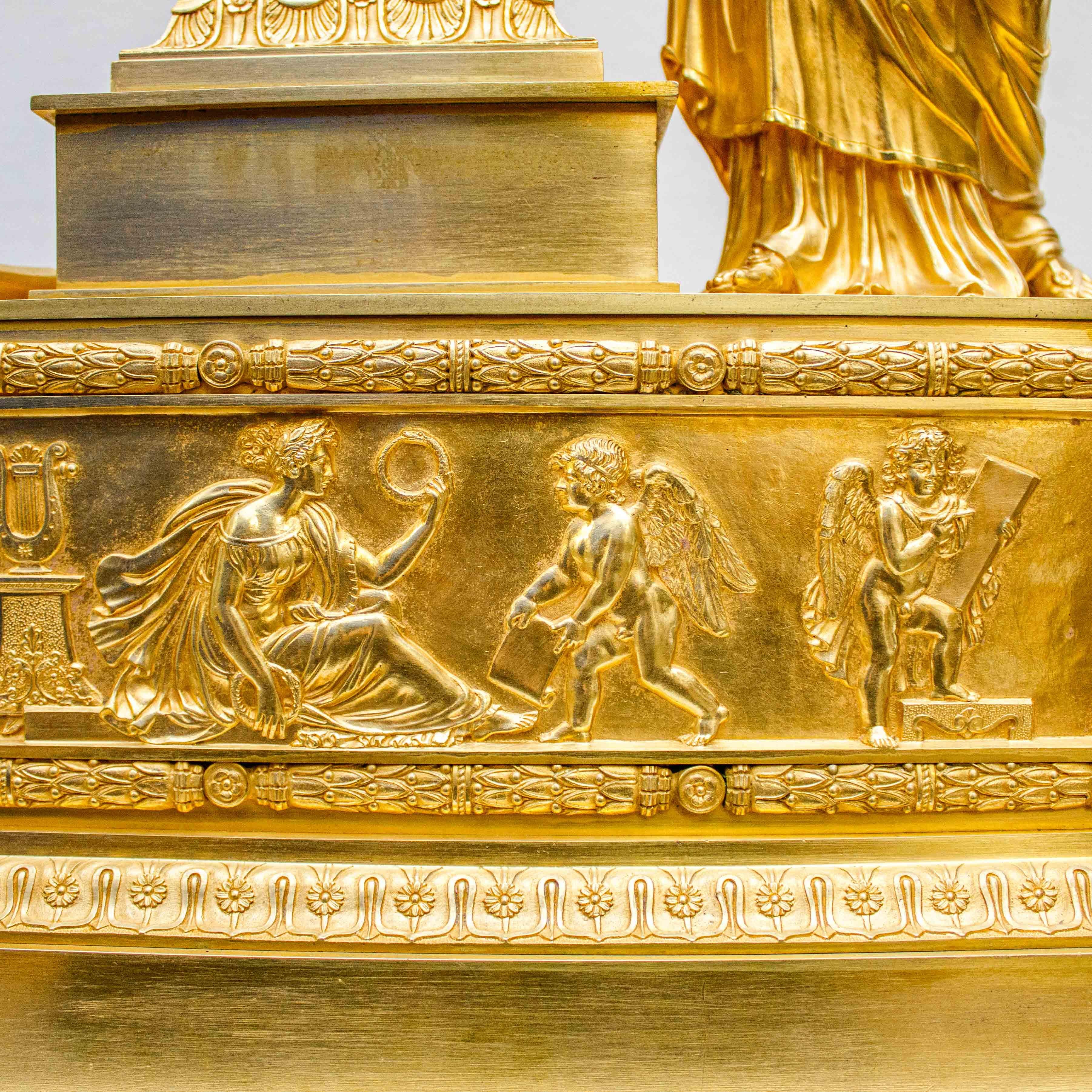 Frankreich, um 1810 -1820 Tischuhr mit Dienstmagd Quecksilber Vergoldete Bronze im Angebot 4