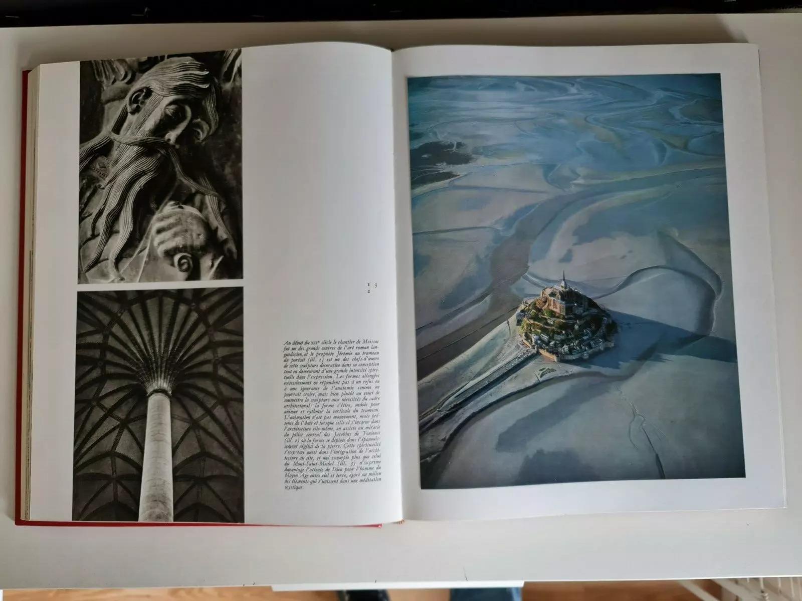 Tauchen Sie ein in die reiche Kulturgeschichte Frankreichs mit diesem seltenen zweibändigen Werk, France Culture Vivante, das 1967 veröffentlicht wurde. Diese wunderschönen Bildbände, die unter der Schirmherrschaft der Direktion für Kunst und