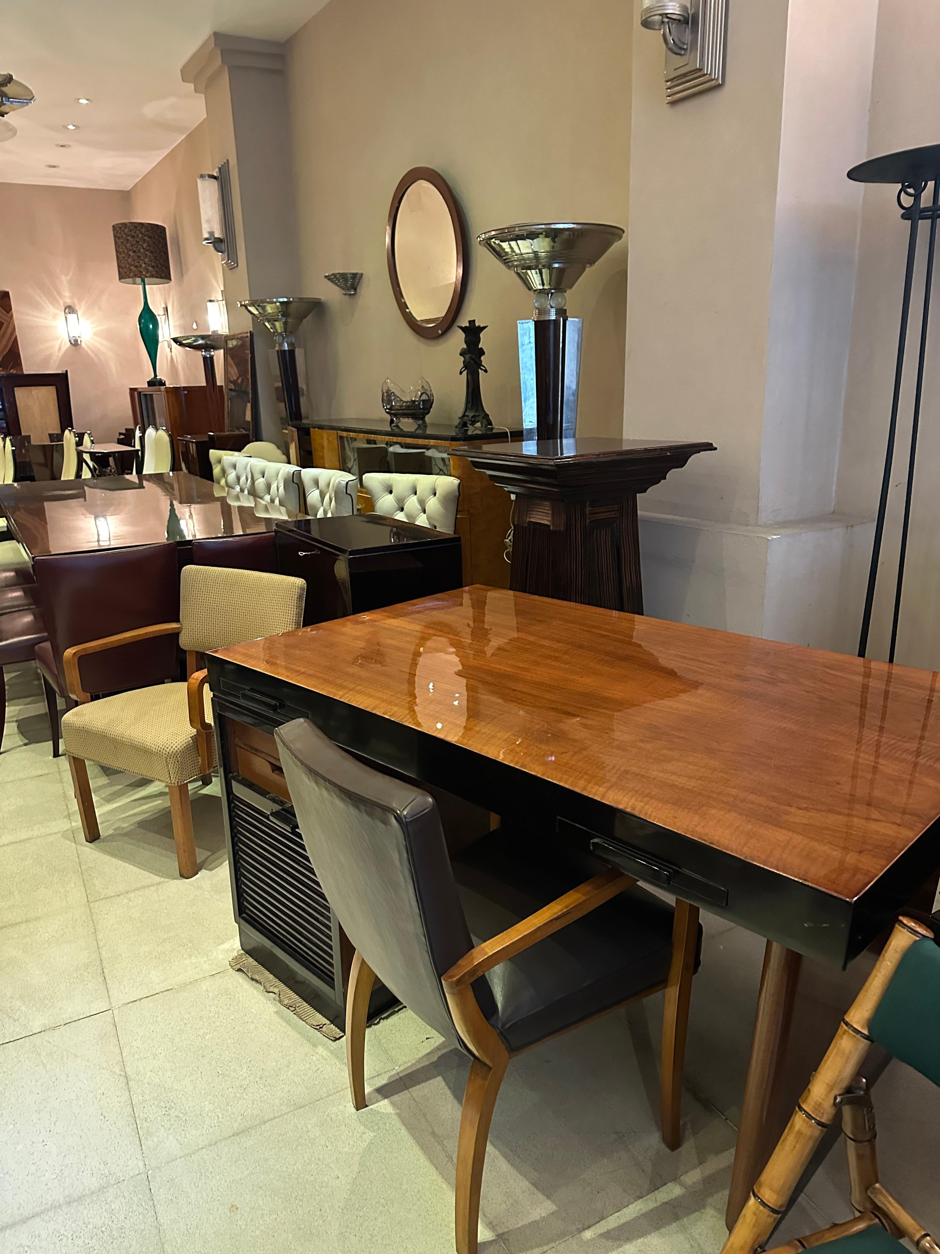 Französischer Schreibtisch, Art déco, 1920, Material: Holz im Angebot 7