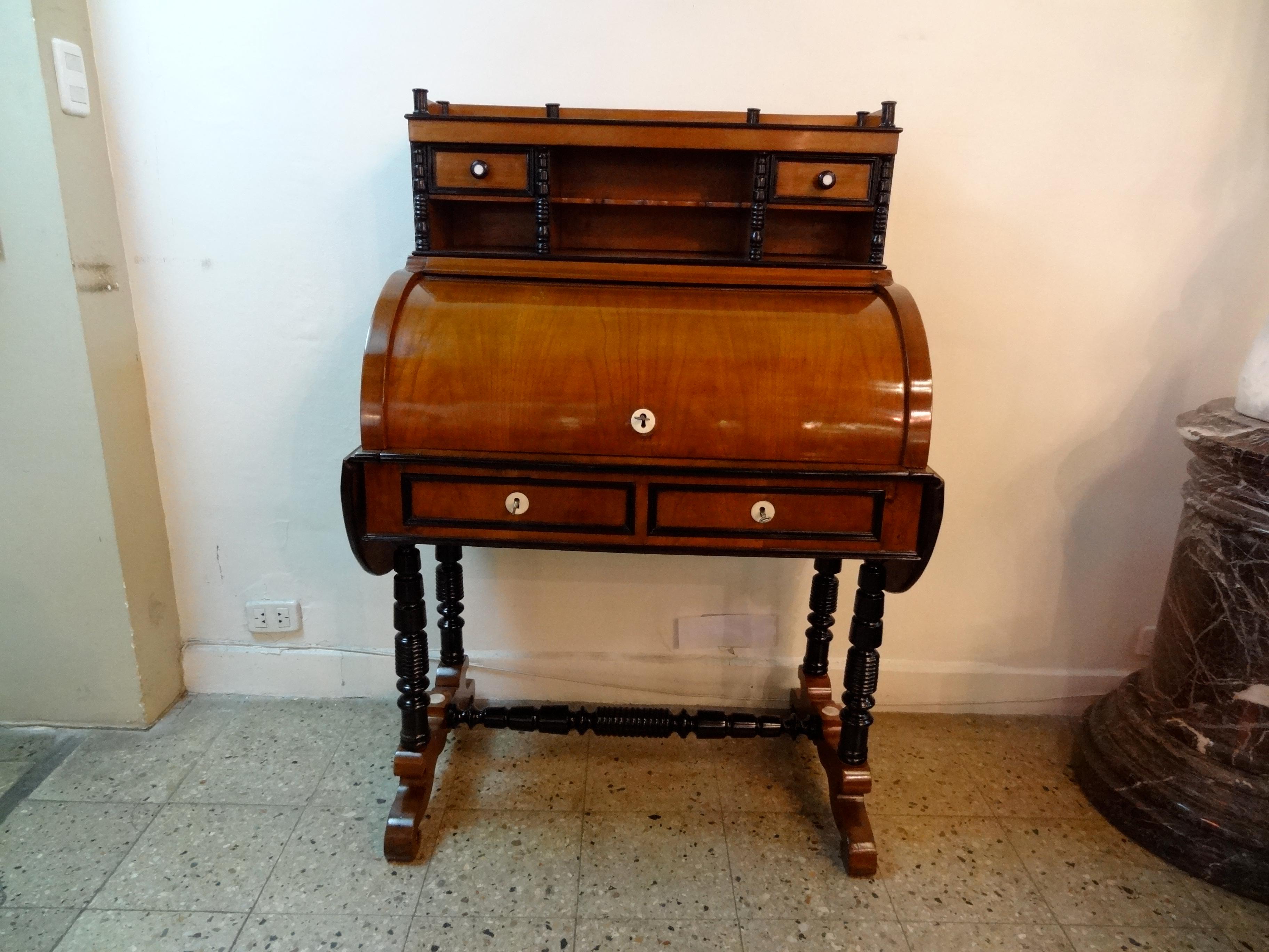 French desk style: Biedermeier
Year 1847
It is an elegant and sophisticated dream desk. 
If you are looking for desk lamp to match your desk, we have what you need.
If you have any questions we are at your disposal.
Pushing the button that reads