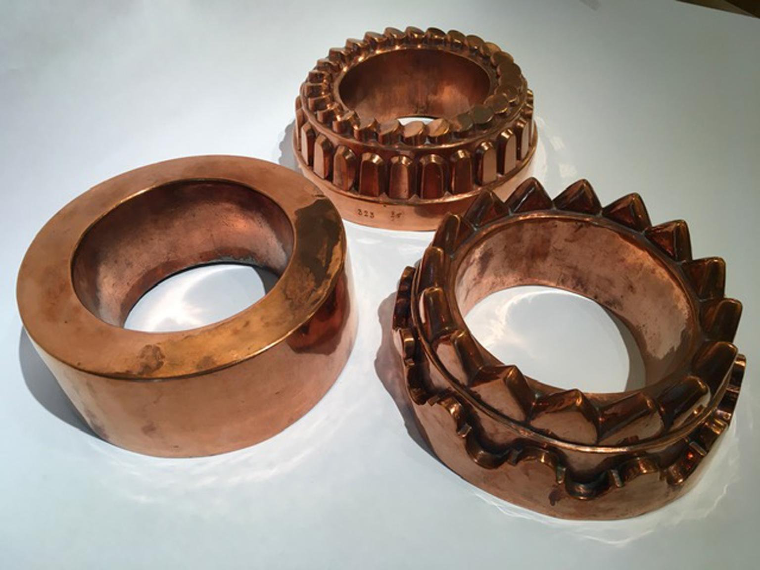 These pudding molds are a set composed by three nice France pieces fine hand made in copper. One of these has a crown shape, very detailed.
Suitable to be hang on the dining or kitchen walls as decoration, they have the original hooks in