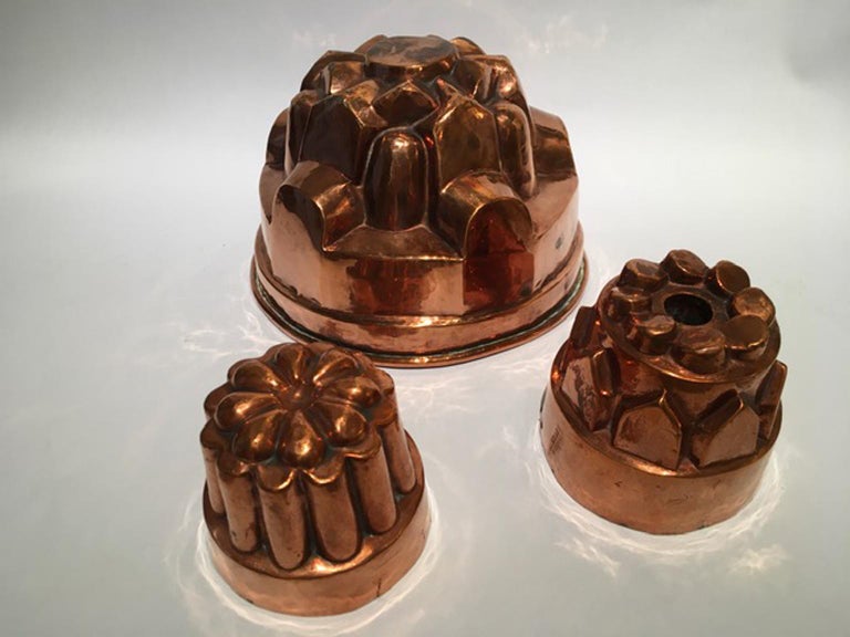 These pudding molds are a set composed by three nice France pieces fine hand made in copper. All of these molds have the shape very detailed.
Suitable to be hang on the dining or kitchen walls as decoration, one piece has the hook in metal (not