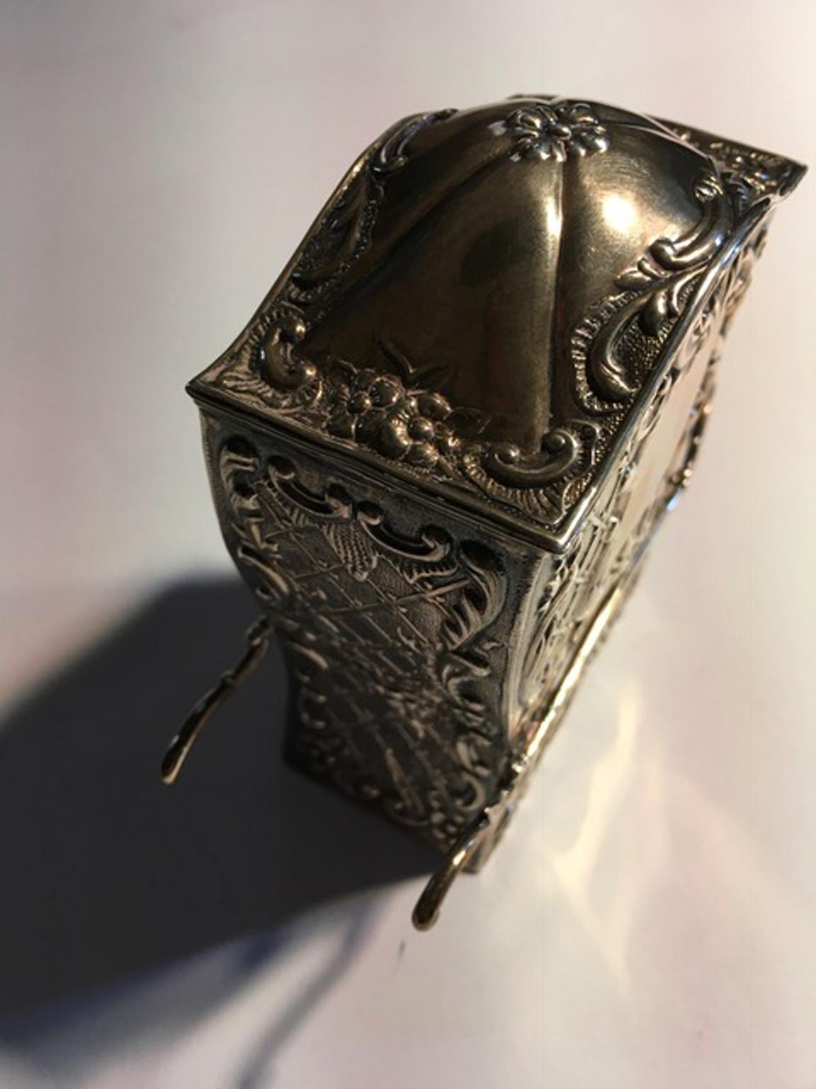 France Late 18th century silver carriage shape box in Regency Style

This magnificent piece of art of silver jewelery. It is an example of high level of French artisans hand-crafting work. Every detail is finely chiseled.
An unusual and elegant