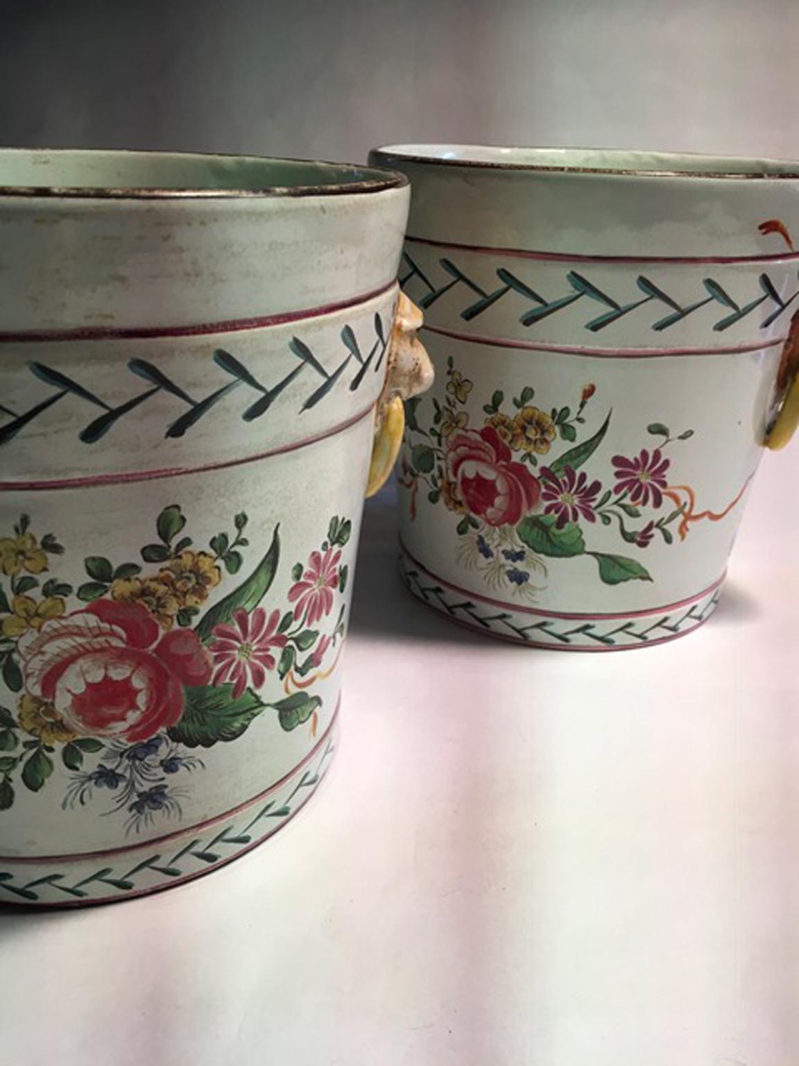 France Late 19th Century Pair of Pottery Cache Pots with Flowers and Lions Heads In Good Condition For Sale In Brescia, IT