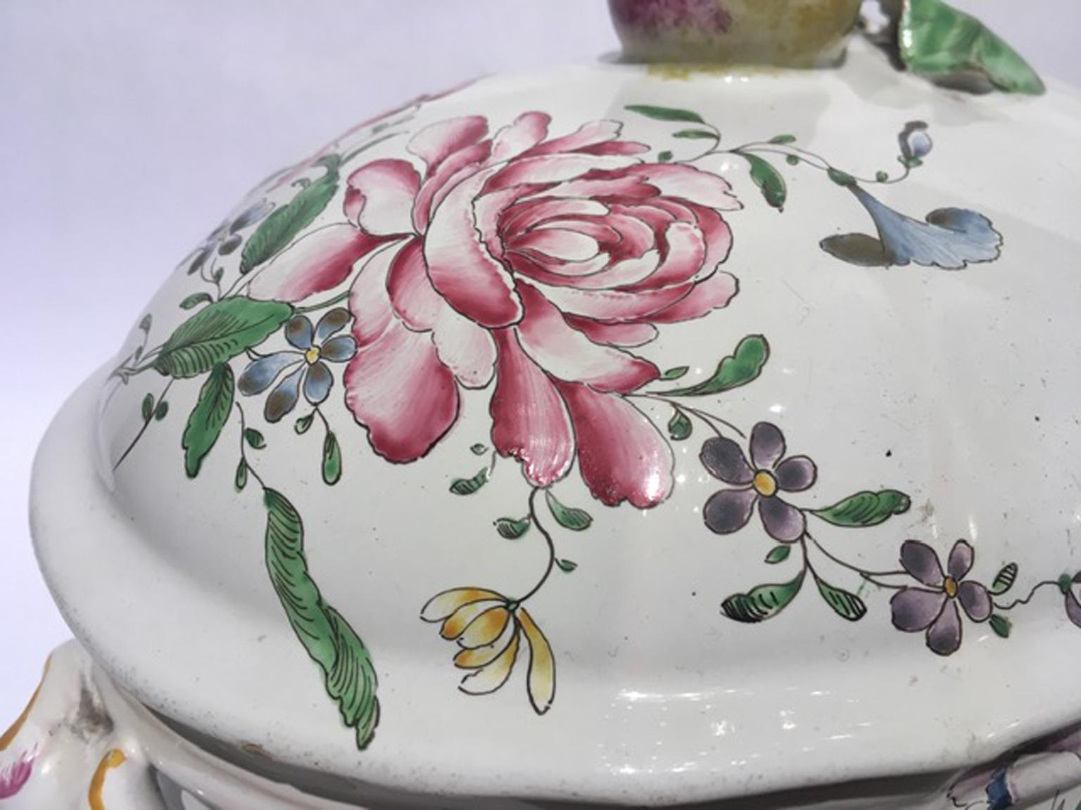 XVIIIe siècle France Mid-18th Century Porcelain Soup Bowl Flowers and Fruits Drawings en vente
