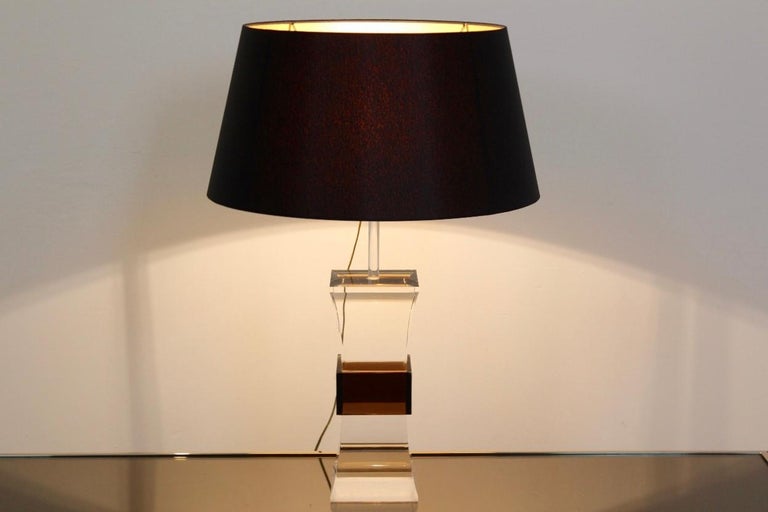 French France Mid-Century Modern Two-Color Lucite Table Lamp, 1970s For Sale