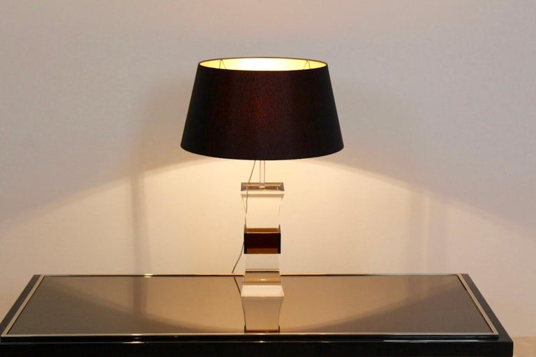 20th Century France Mid-Century Modern Two-Color Lucite Table Lamp, 1970s For Sale