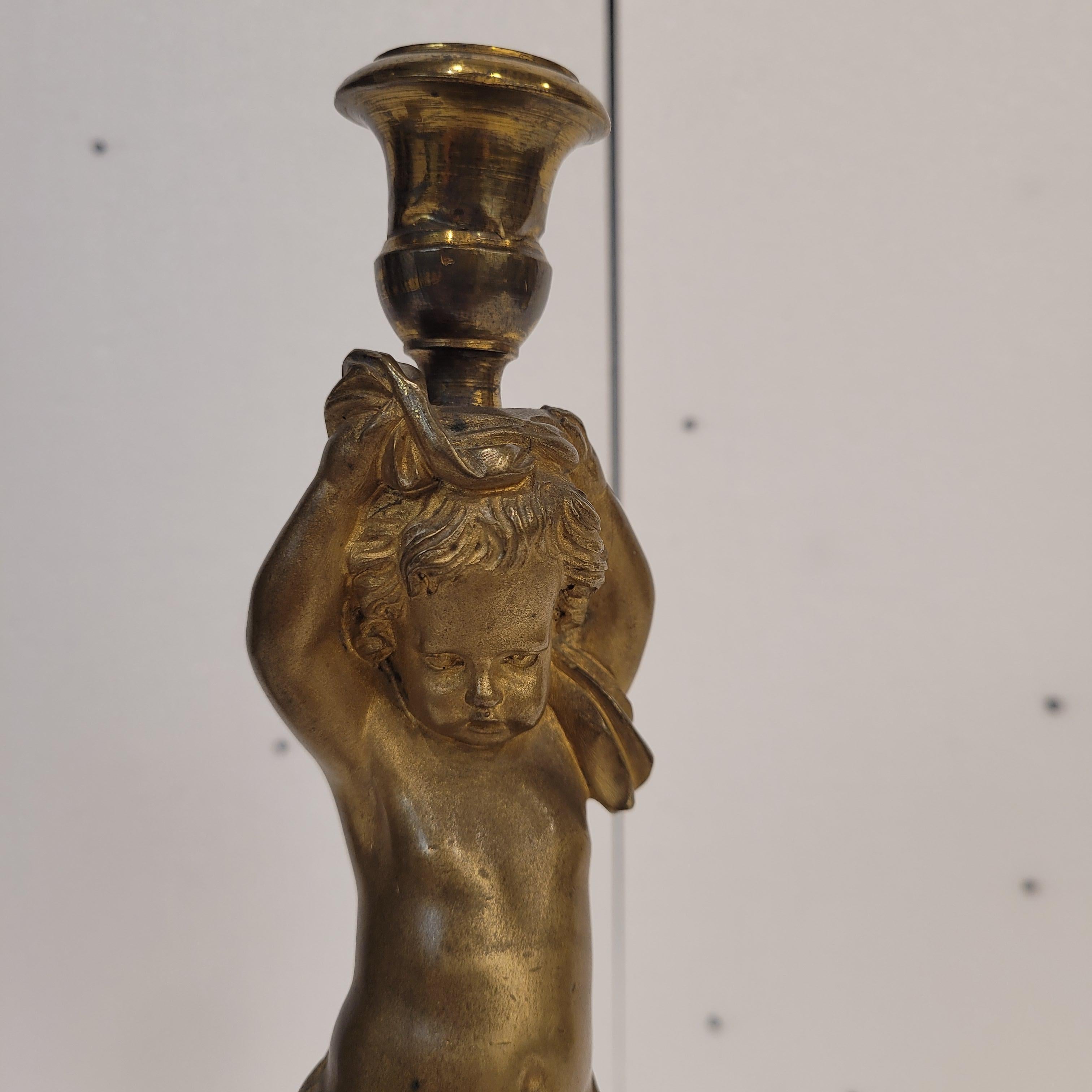 Paar Kerzenständer / Lampen, Putten, Goldbronze und Marmor, Frankreich Napoleon III., Frankreich im Angebot 4
