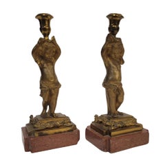 France Napoléon III Paire de chandeliers / lampes, putti, bronze doré et marbre