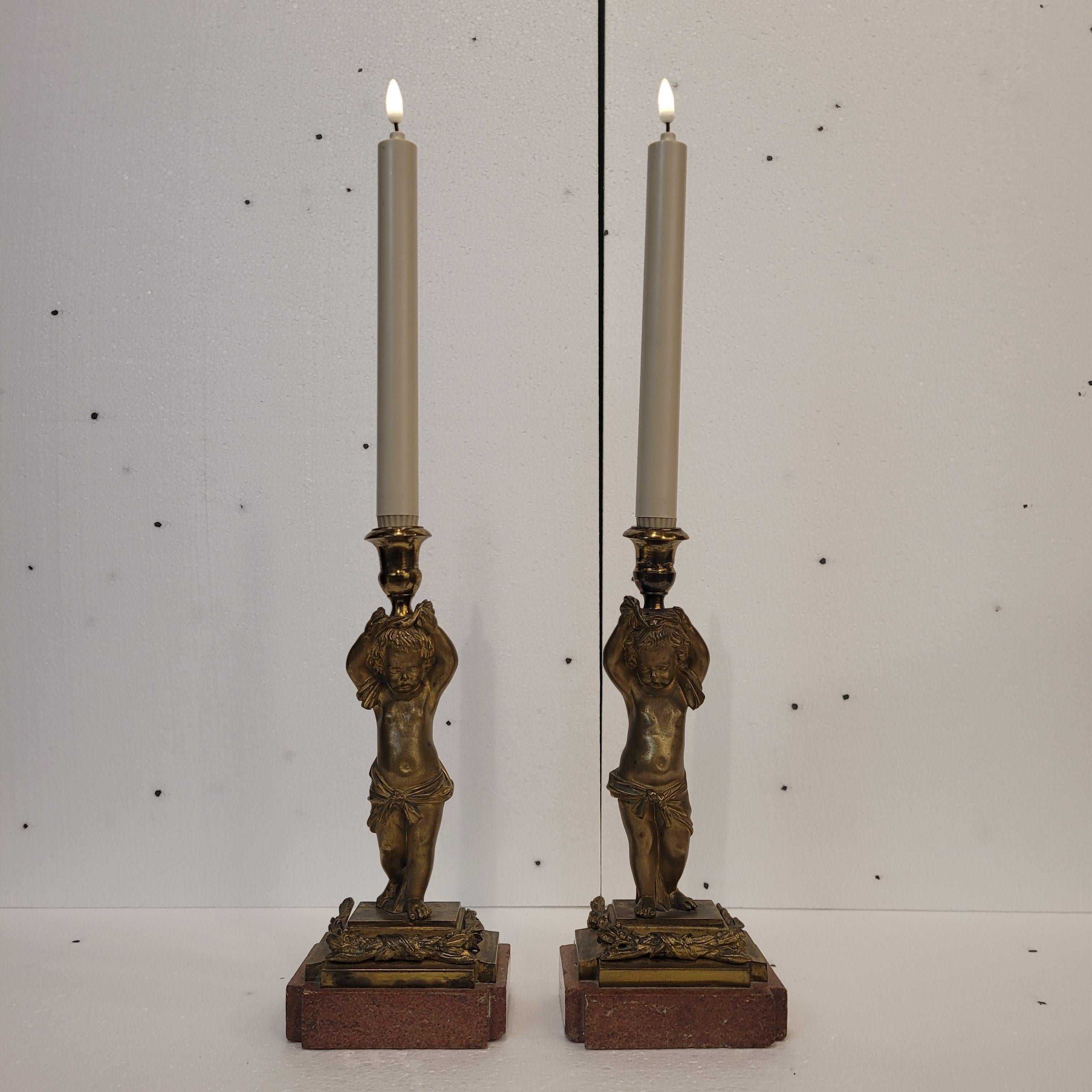 Paar Kerzenständer / Lampen, Putten, Goldbronze und Marmor, Frankreich Napoleon III., Frankreich im Angebot 1