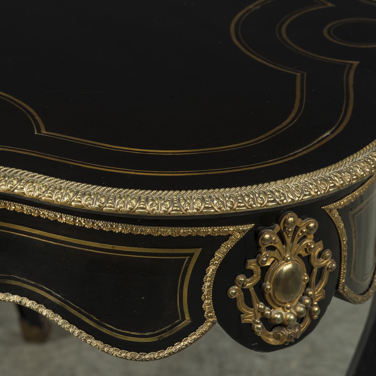 France, table Napoléon III 1850-1870 avec montures en ébène et bronze Bon état - En vente à Kastrup, DK