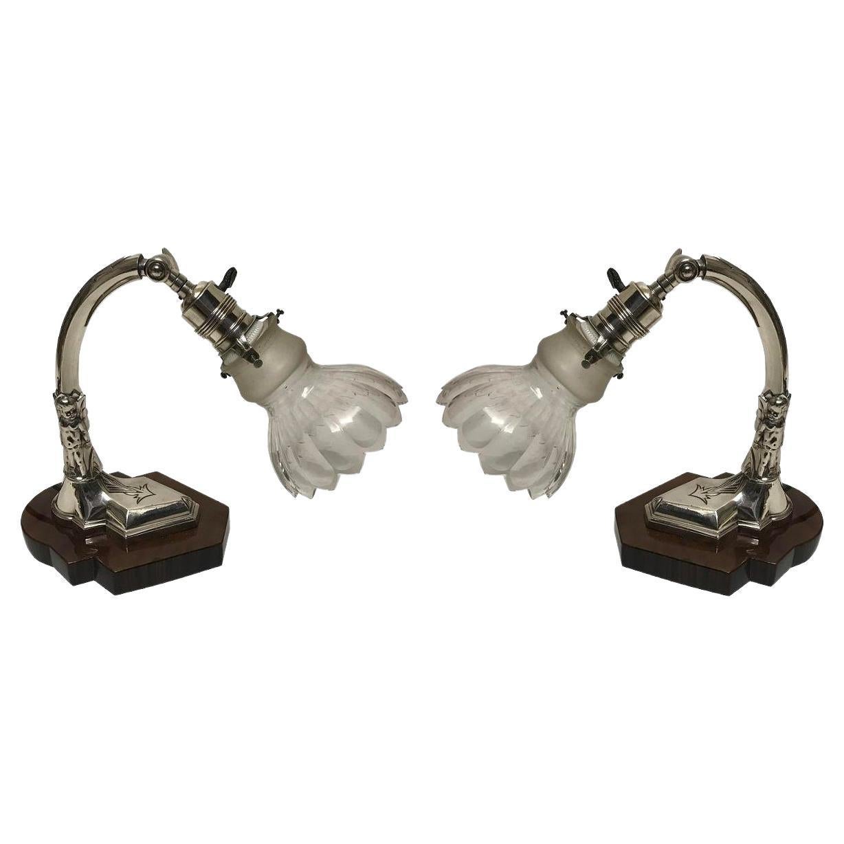 France Paire de  Lampes, 1900, bronze argenté et bois 