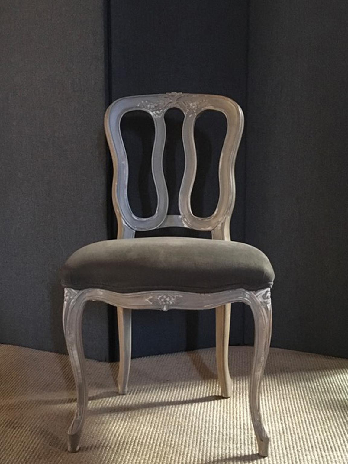 French Provincial Pair of Wooden Chairs In Good Condition For Sale In Brescia, IT