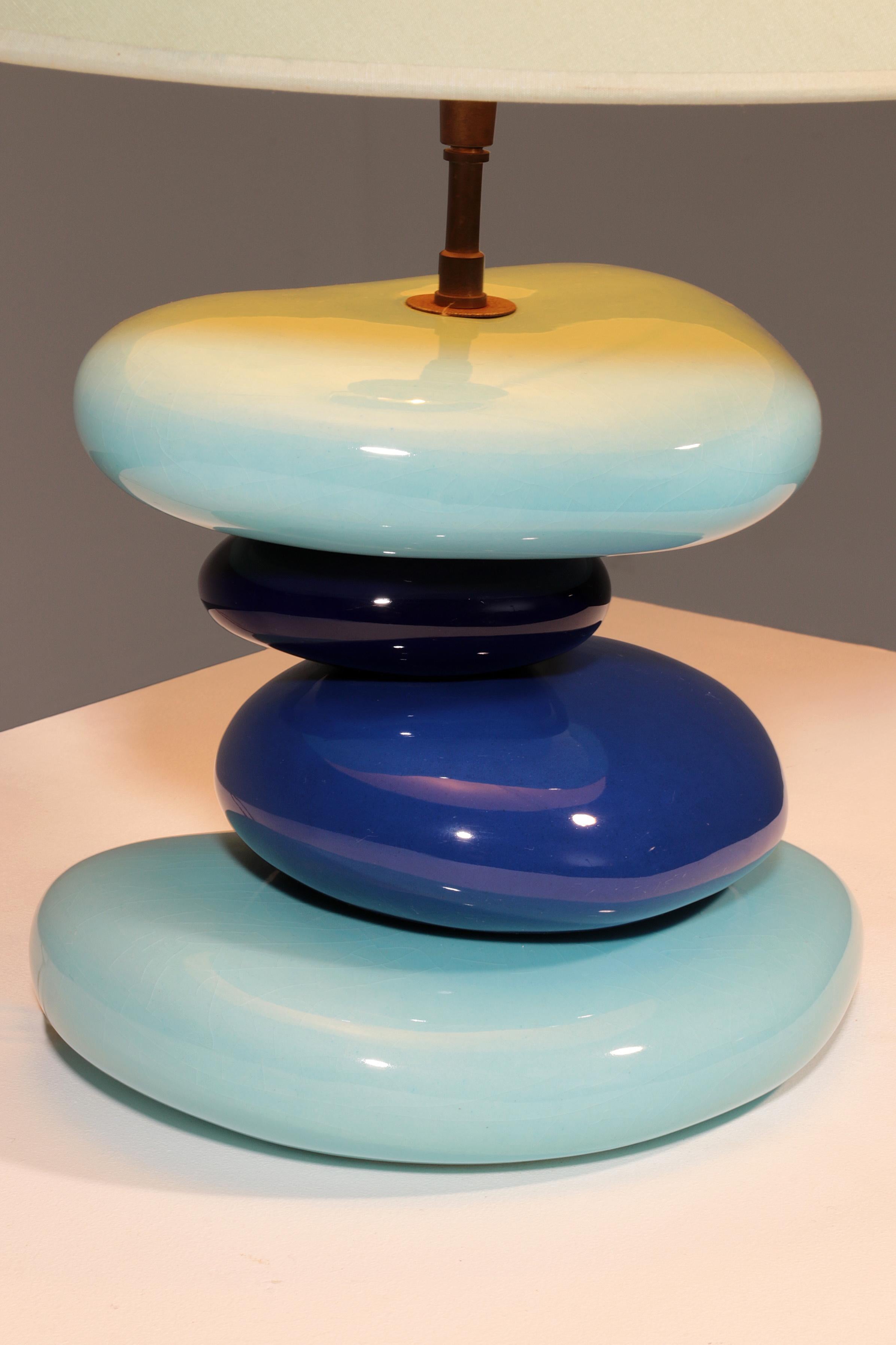 France Pebble table lamp by François Chatain, 1980s im Zustand „Gut“ im Angebot in Oirlo, LI