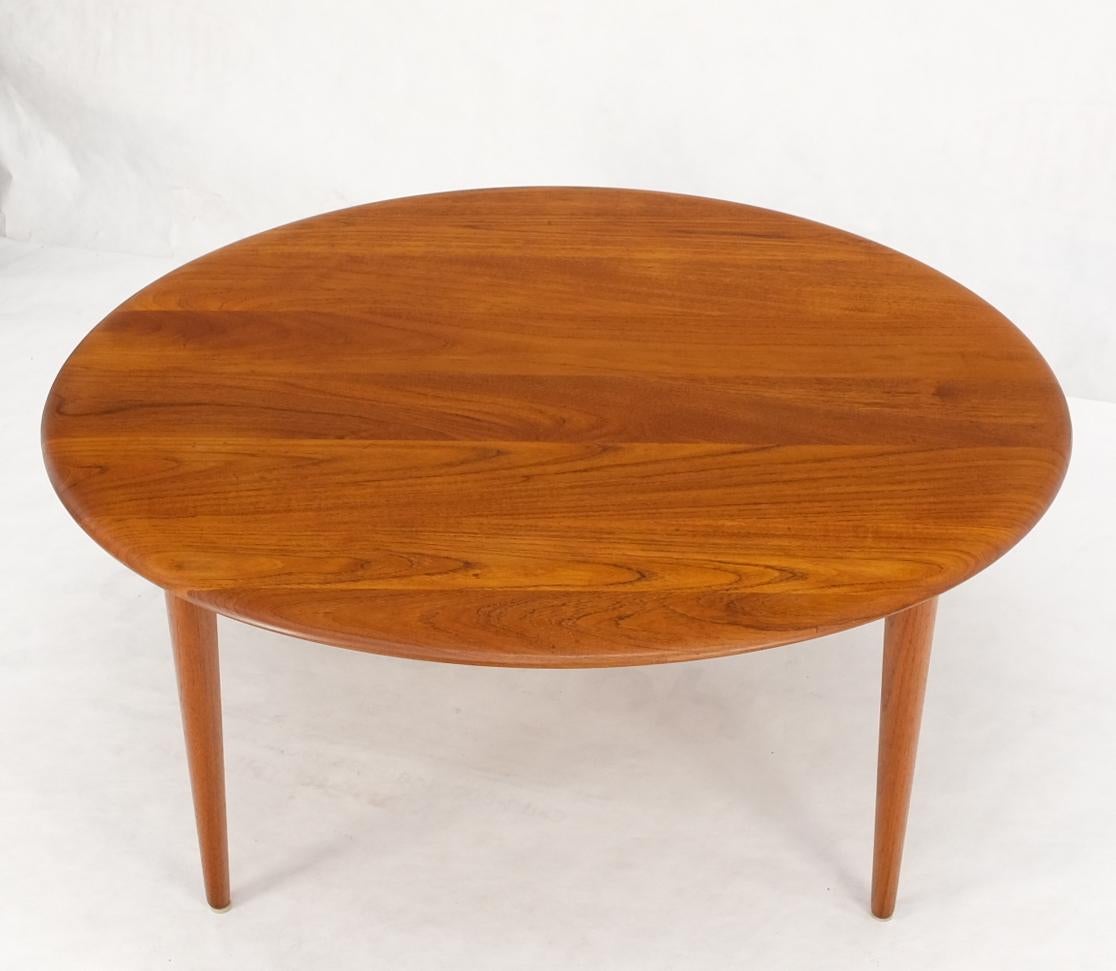France & Son Round Solid Teak Danish Mid-Century Modern Coffee Table For Sale 5