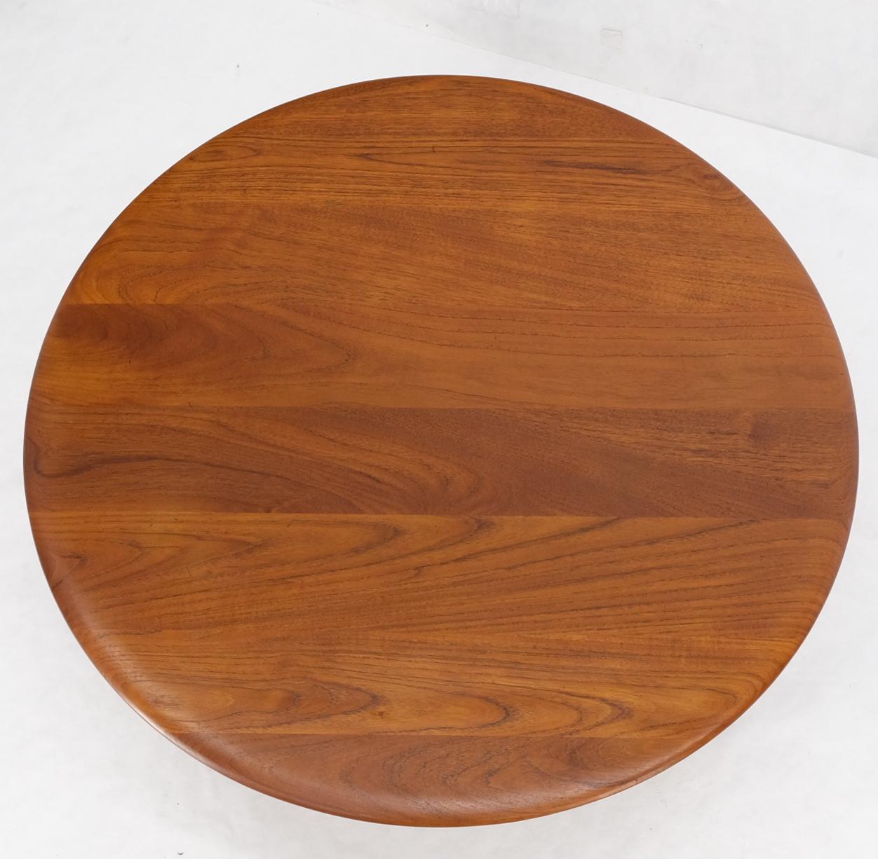 France & Son Round Solid Teak Danish Mid-Century Modern Coffee Table For Sale 1