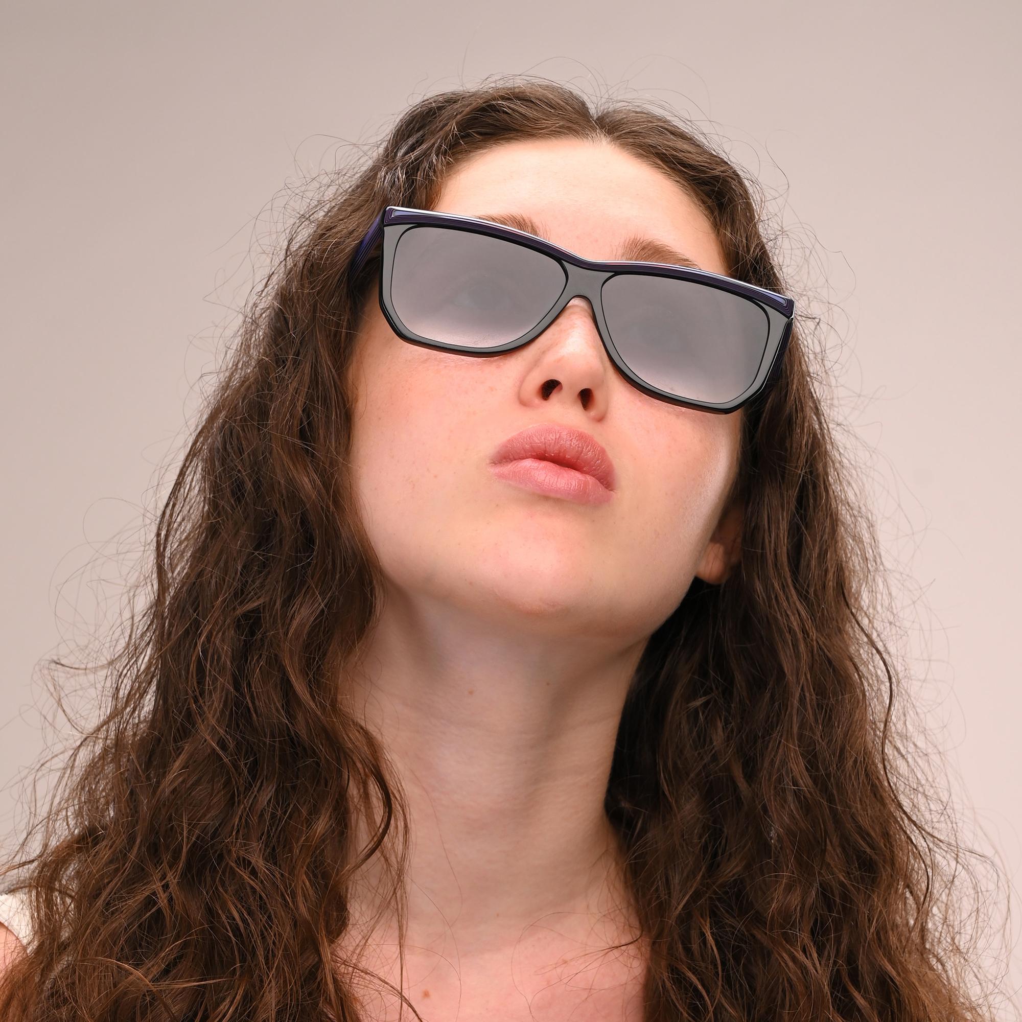 France square sunglasses by Argos In New Condition For Sale In Santa Clarita, CA