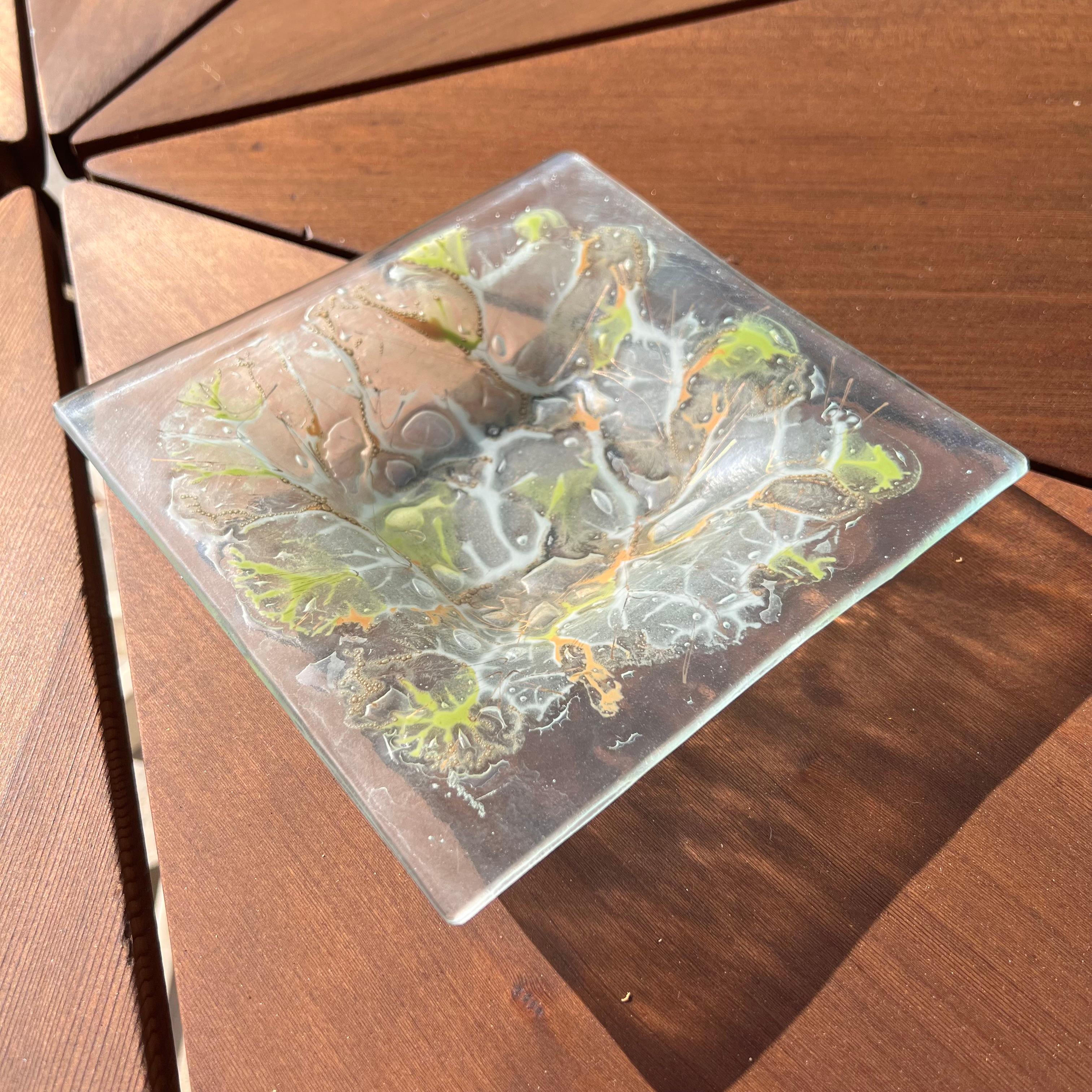 Mid-Century Modern Plateau en verre transparent vert tilleul du Studio Abstract Art de Frances & Greene Higgins en vente