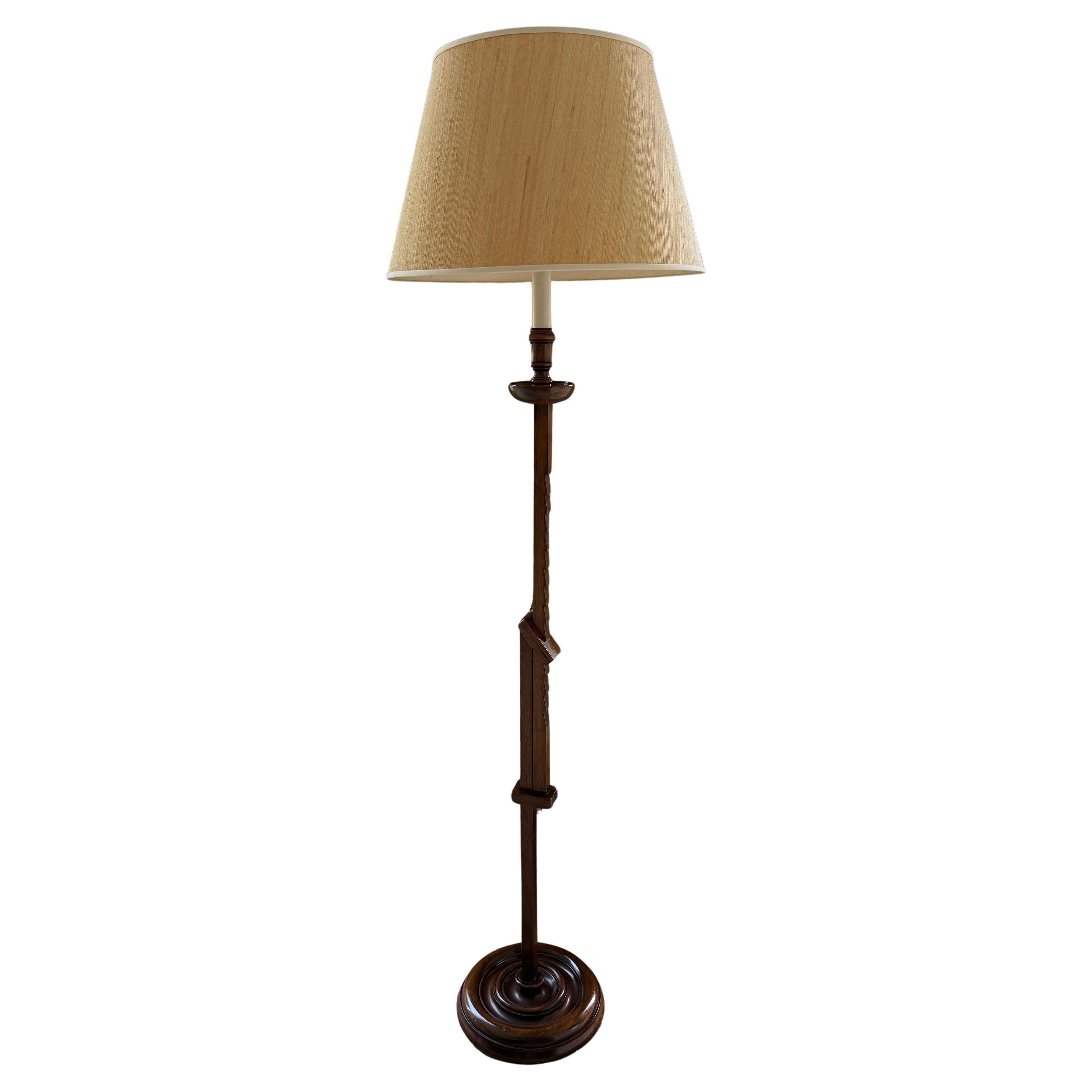 Lampada da terra in stile Frances Elkins a cricchetto regolabile in mogano in vendita