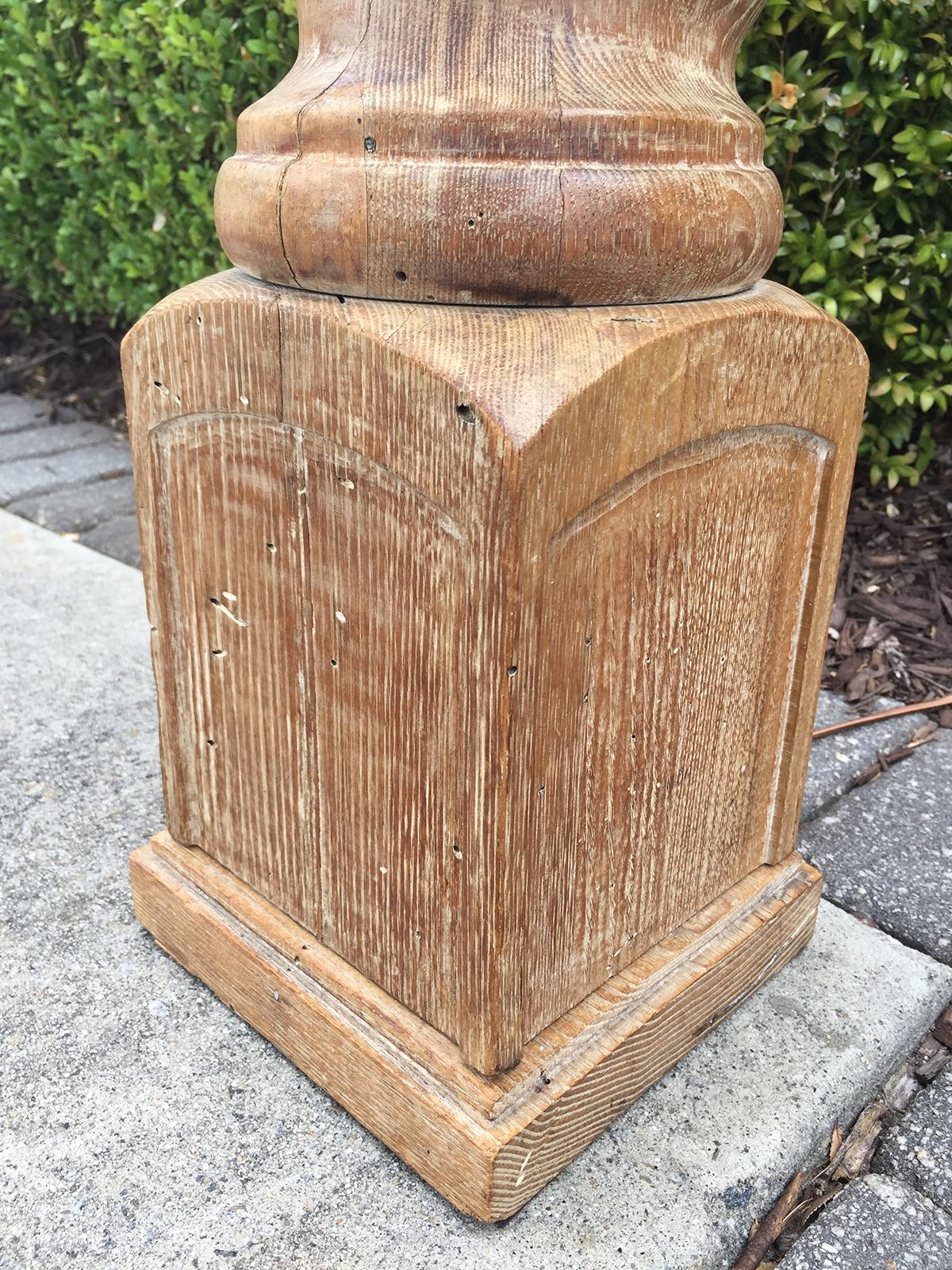 Frances Elkins Style Bleached Wood Turned Column Lamp with Limed Finish For Sale 1