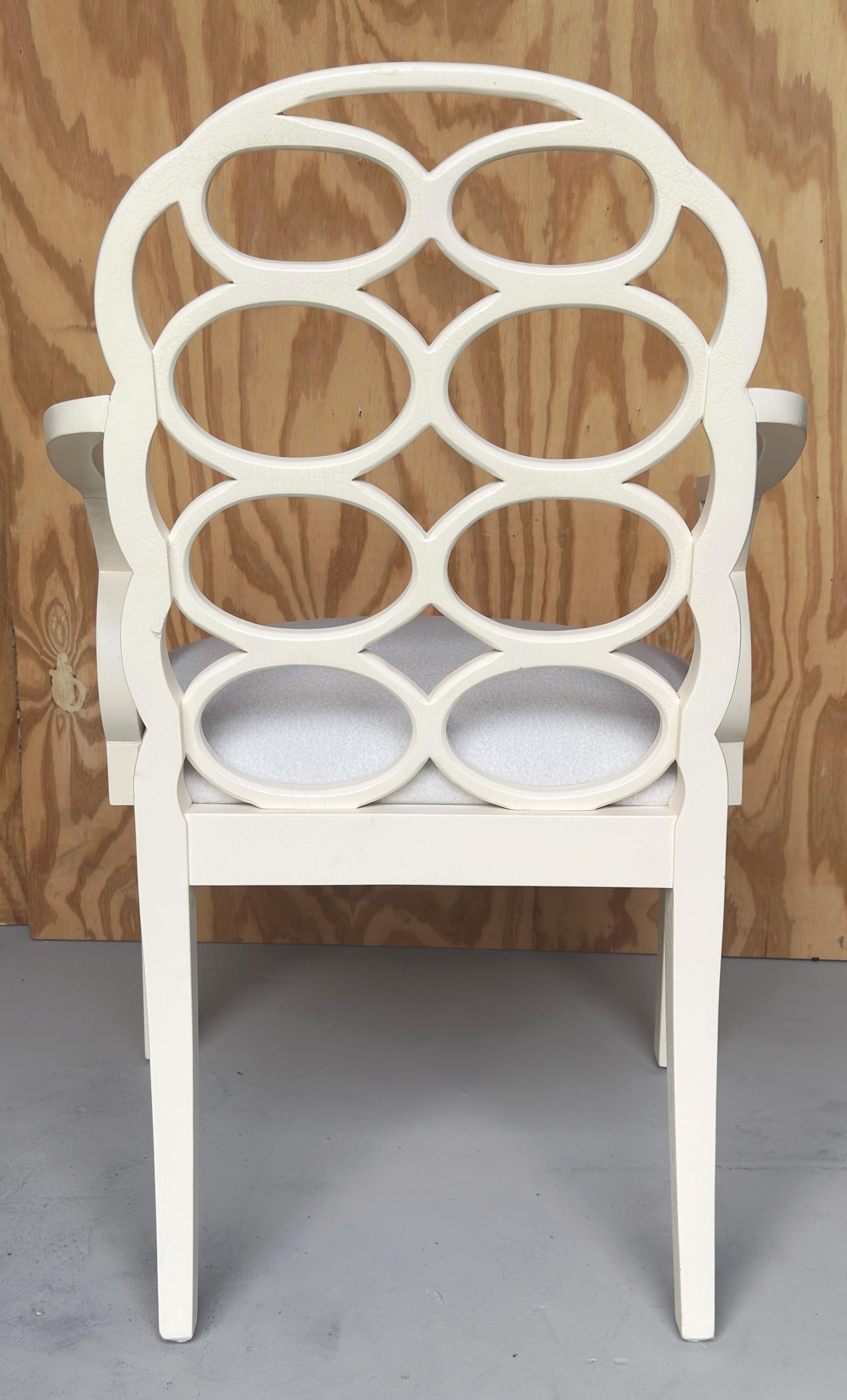 XX secolo Poltrona Looping laccata bianca in stile Frances Elkins in vendita