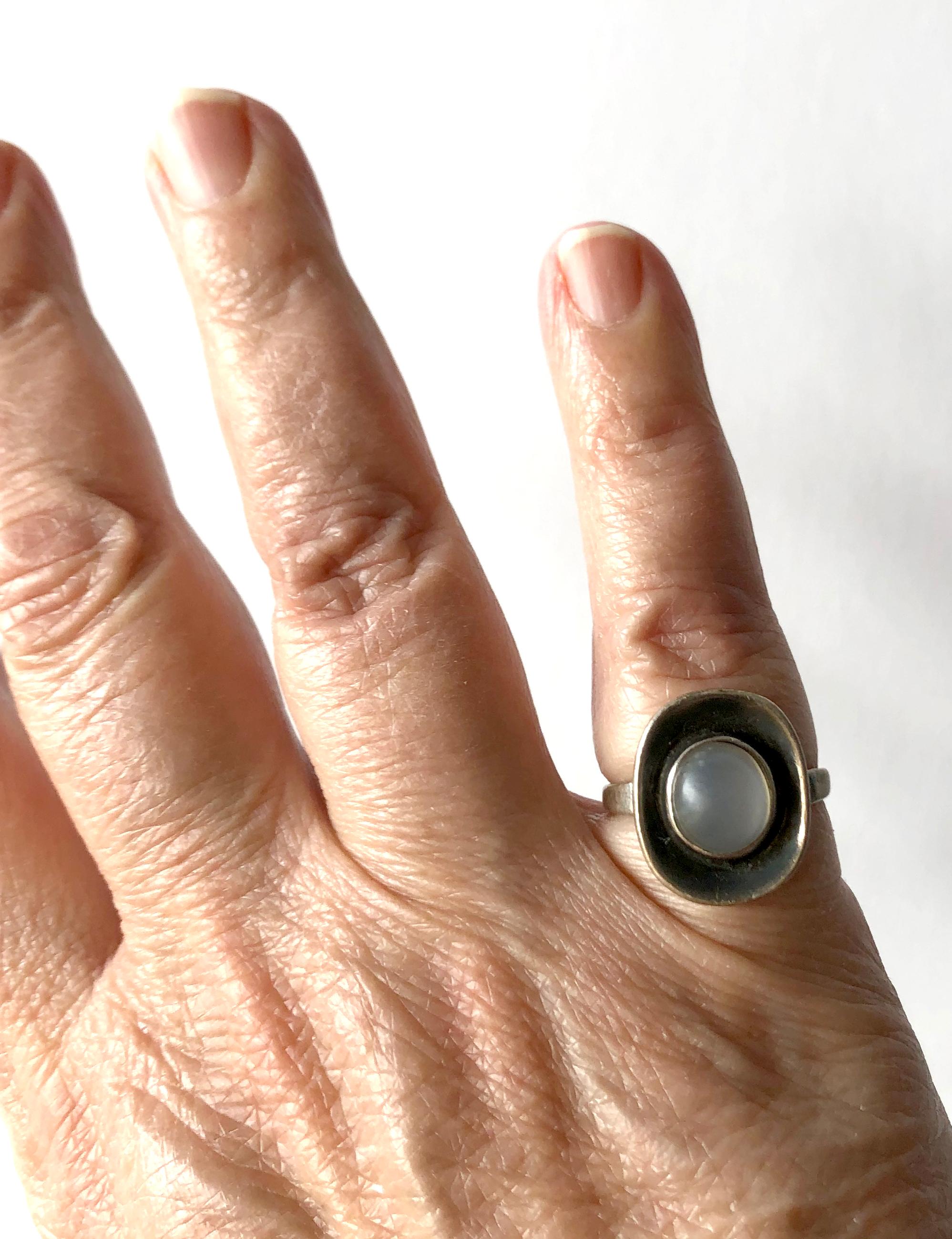 Frances Holmes Boothby Sterling Silver Moonstone American Modernist Ring In Good Condition In Palm Springs, CA