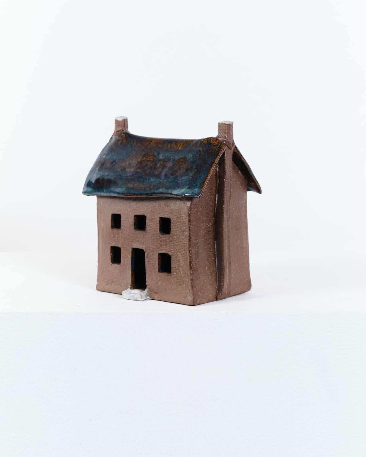 20° secolo
Modello di casa in gres, firmato
H15 x W13 x D9 cm