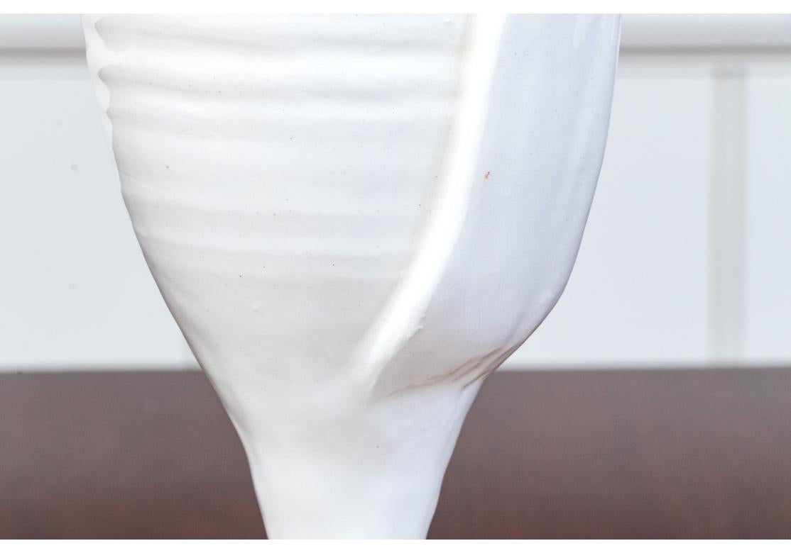 Frances Palmer ha firmato lo Studio Pottery smaltato con piedini e un vaso da 11 3/4