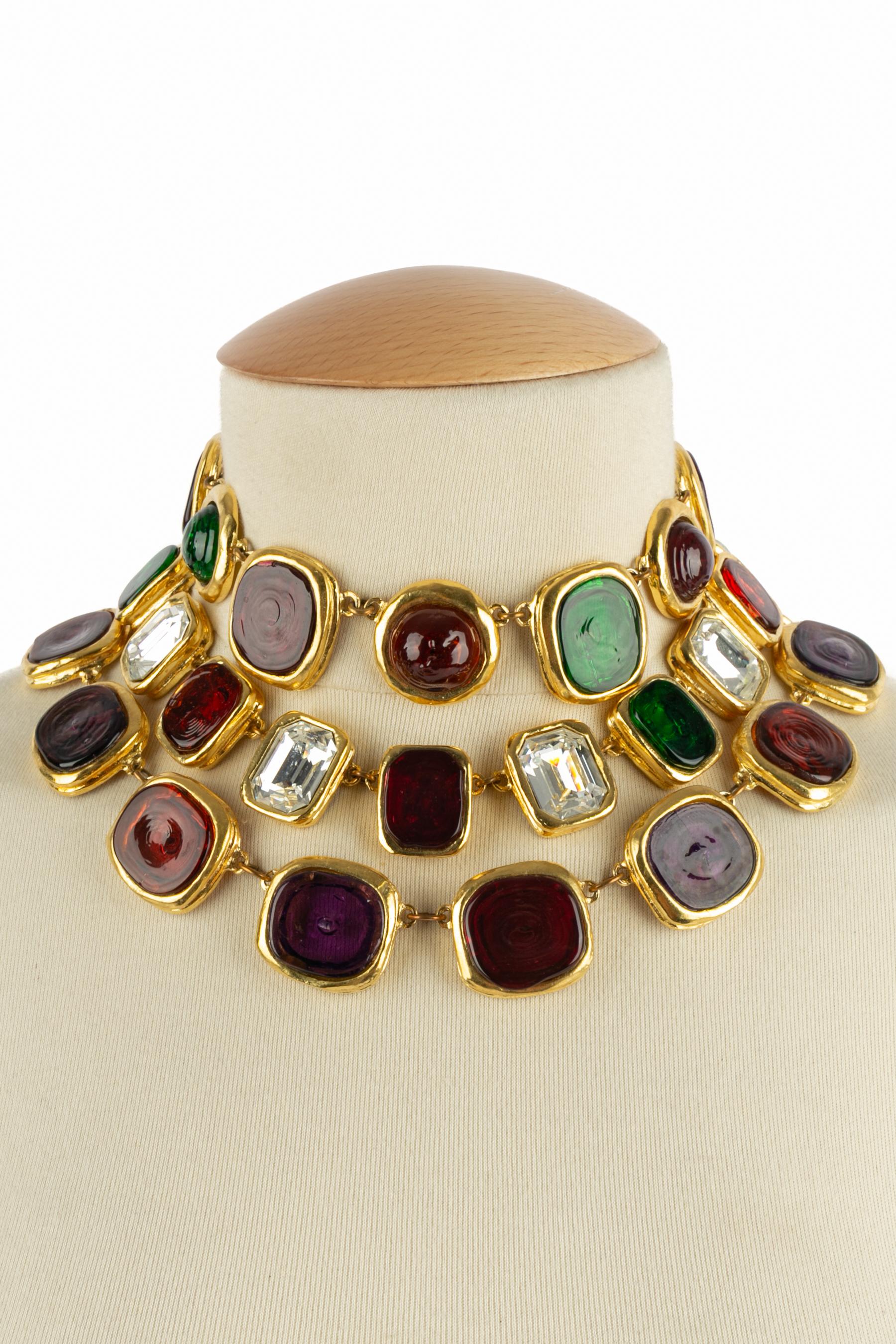 FRANCES PATIKY STEIN - (Made in France) Golden metal dickey necklace with multicolored glass paste.

Condition:
Very good condition

Dimensions﻿﻿:
Length: from 32 cm to 36 cm

SKU:BC158