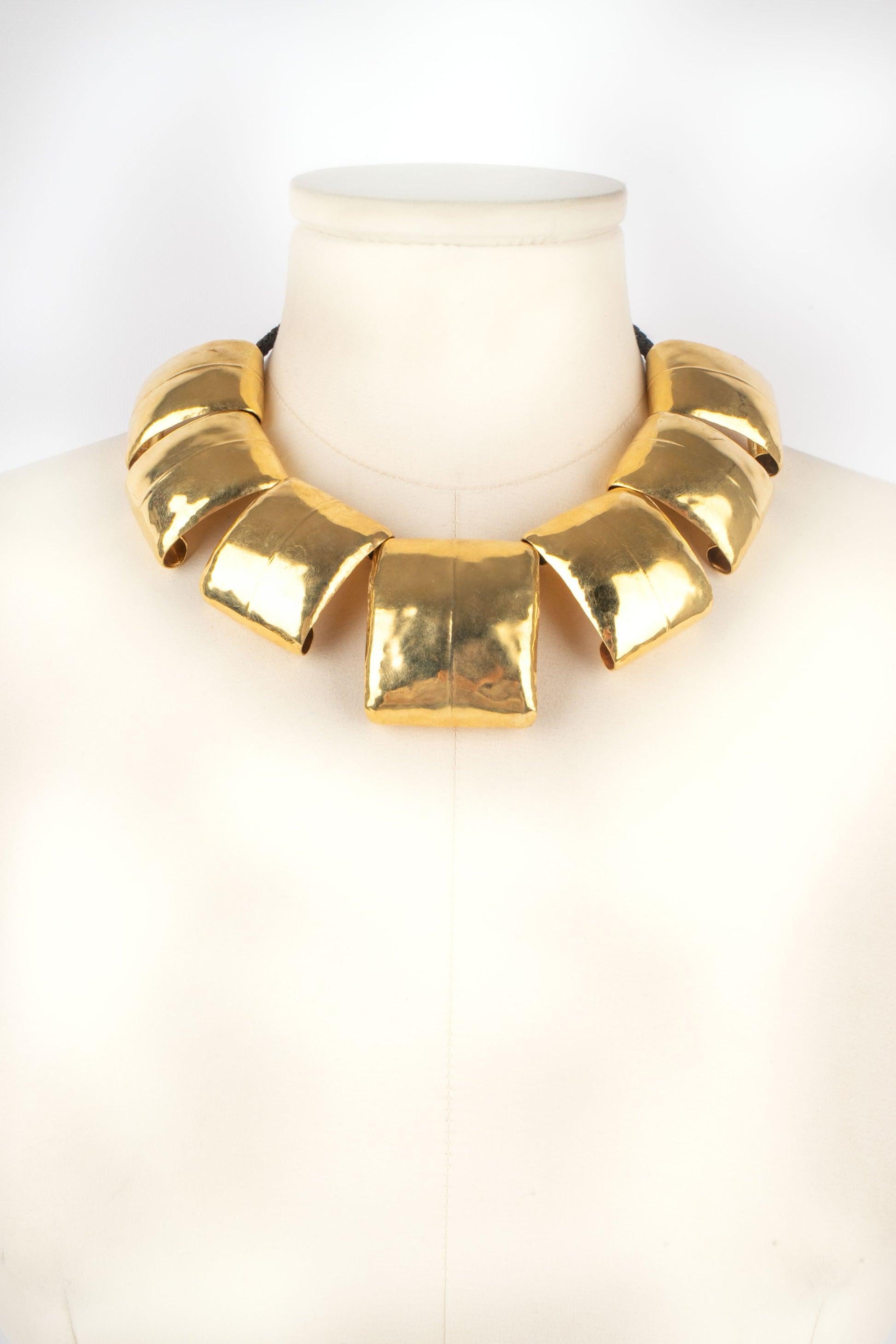 Frances Patiky Stein - Kurze goldene Metallkette mit schwarzen Ziergliedern.

Zusätzliche Informationen:
Zustand: Sehr guter Zustand
Abmessungen: Länge: 79 cm

Sellers Referenz: BC59